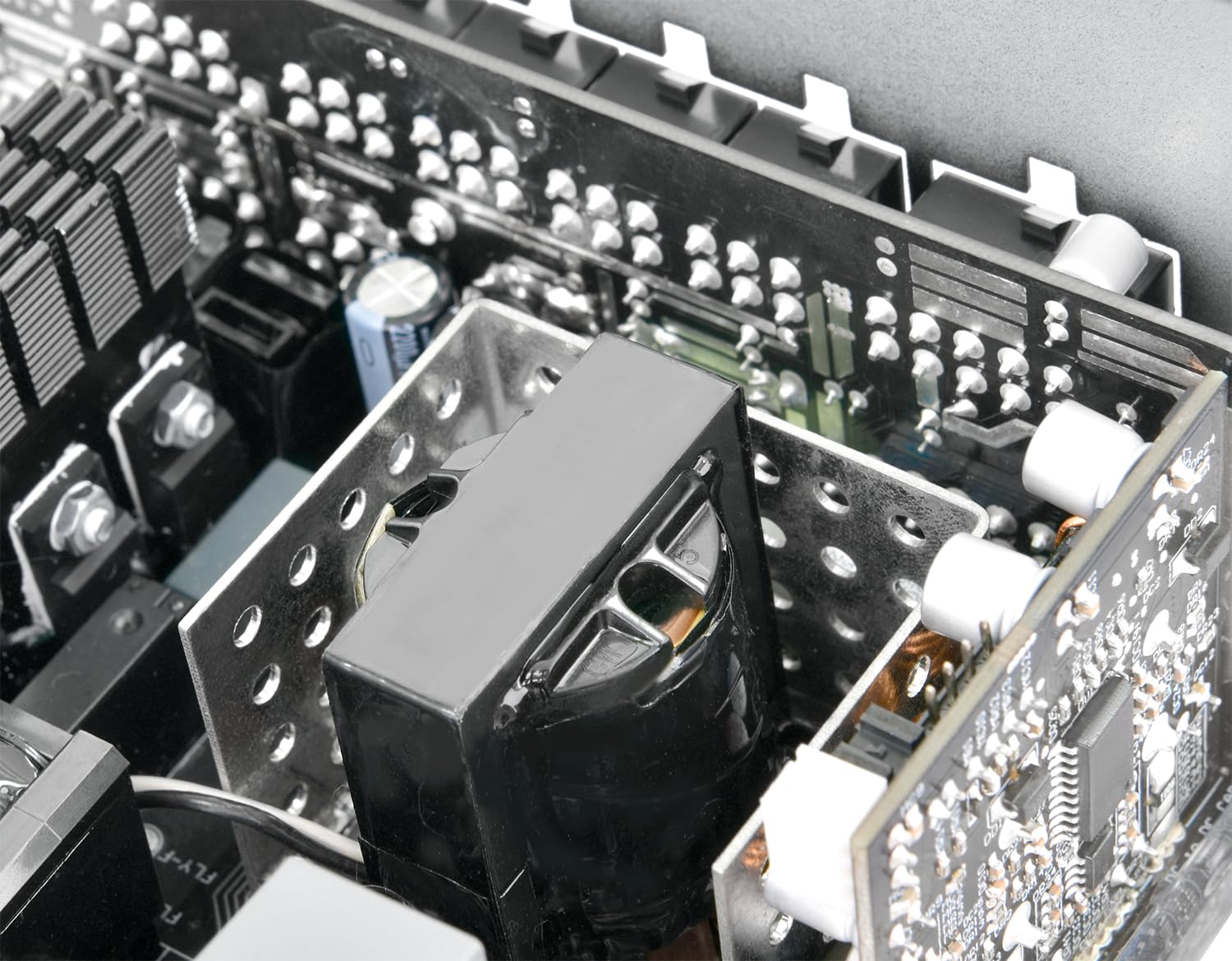 Thermaltake Toughpower PT 1000W | Fuente de Alimentación Totalalmente Modular | ATX 3.1 PCIe Gen 5.1 12V-2X6 | 80 Plus Platinum 92% Eficiencia | Condensadores Japoneses 105°C | 10 Años Garantía