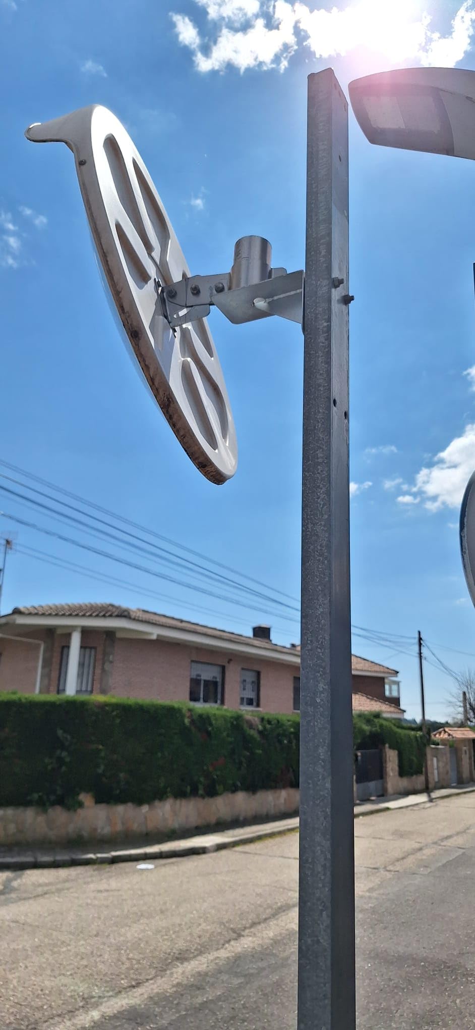 FERRETELIX® Espejo Convexo de Seguridad Exterior 60 cm – Irrompible en Policarbonato – con Soporte para Pared y Poste- Antivandálico y Resistente al Clima