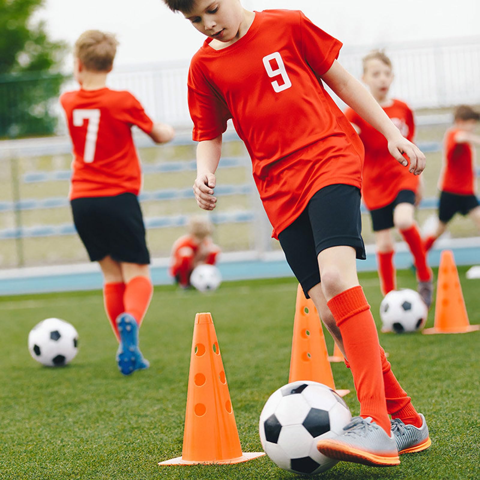 10 Pezzi Coni da Allenamento per Calcio Segnalinee in Plastica Ostacoli Allenamento Allenamento Calcio con Borsa a Rete colorato Conetti Segnaletici Coni da Calcio Adatto per Calcio,Basket,Pallamano