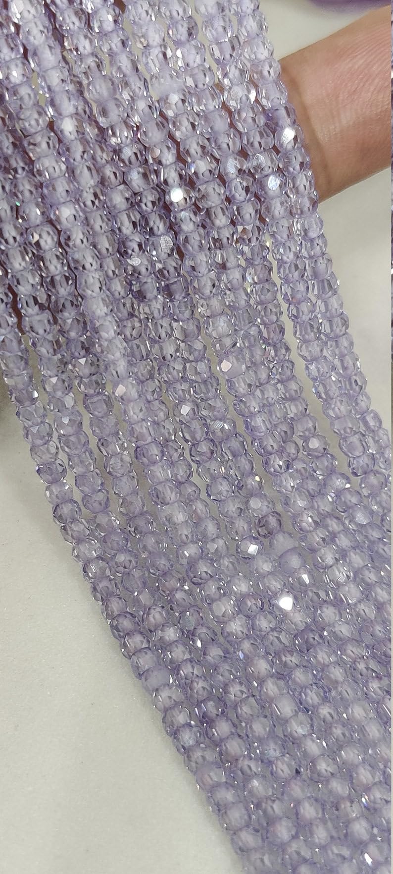 Perles en zircon naturel 3mm pour réussir vos montages de bijoux fins sans défaut
