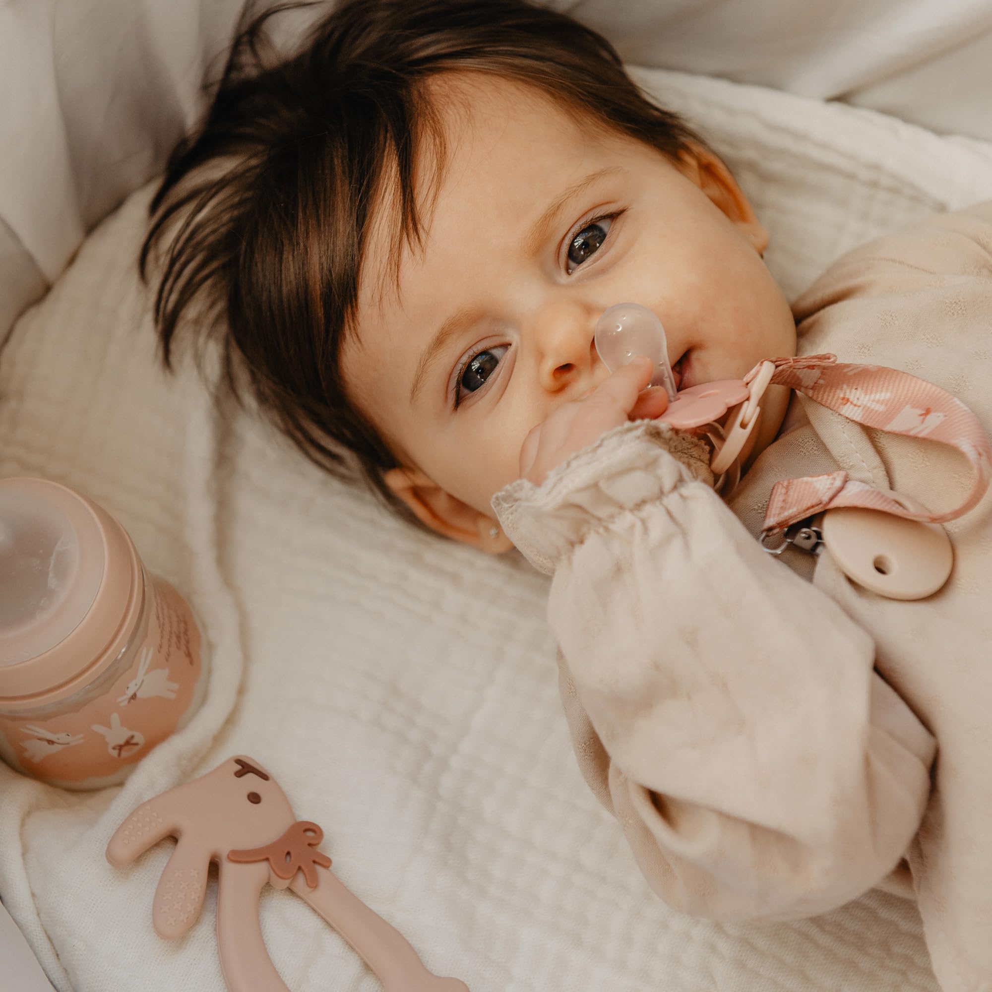 Suavinex, Chupete para Bebés 6/18 Meses, con Tetina Fisiológica de Silicona SX Pro, Simétrica, Plana y Flexible, Respeta el Desarrollo Bucodental, con Anilla, Forma que Evita Rozaduras, Wonder Rosa — view 6