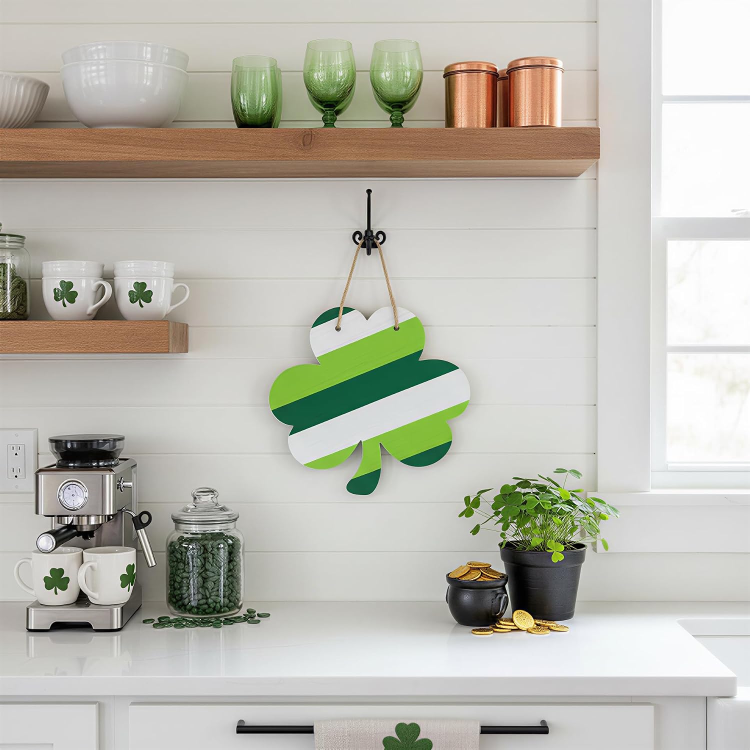 St Patricks Day Door Decorations, Wooden Shamrock Door Hanger for Saint Patrick's Day Decor, St Patricks Day Shamrock Hanging Sign Door Sign for Front Door Porch Wall