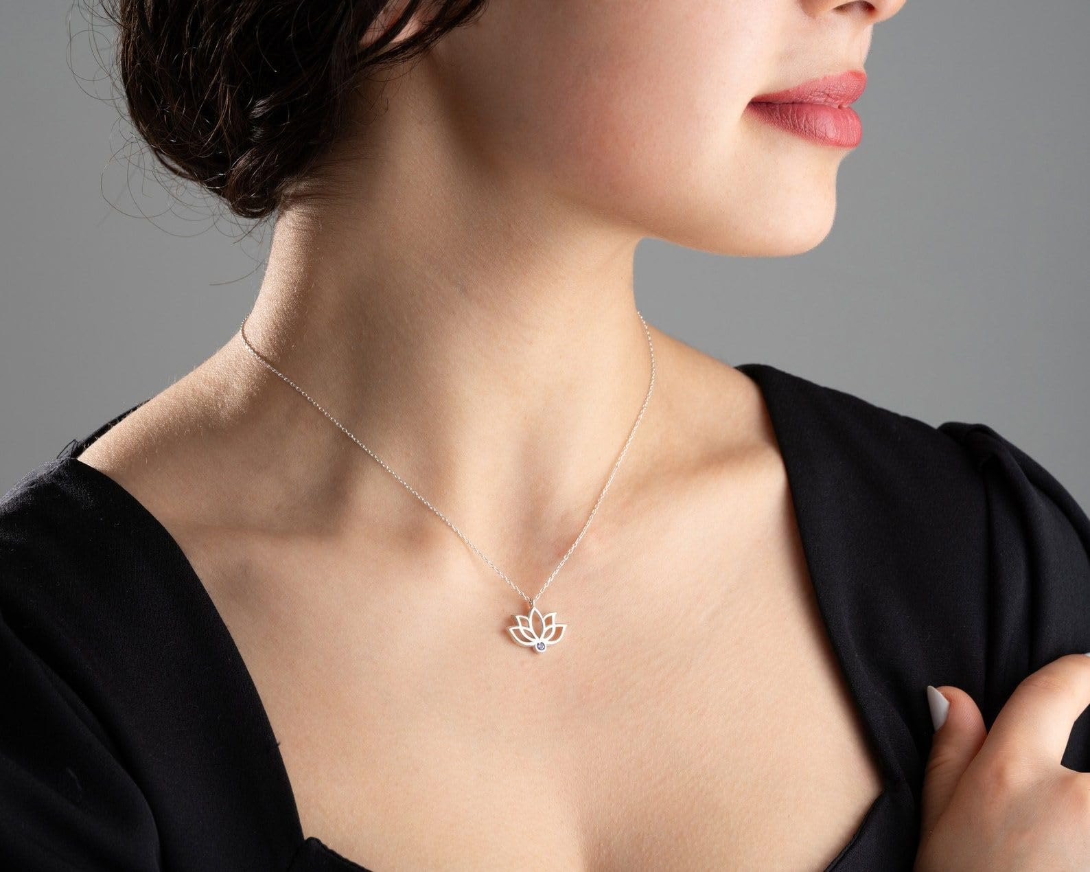 Delicato oro Lotus collana con pietra portafortuna, Lotus fiore ciondolo novembre citrino argento