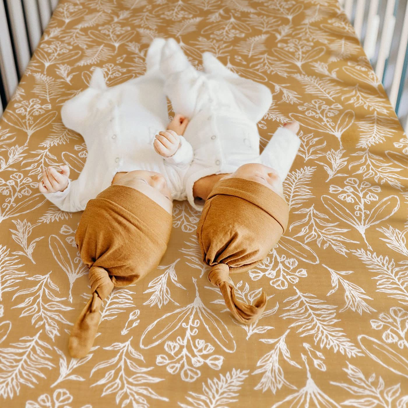 GRSSDER Sábana de muselina suave para cuna, 1 paquete, sábanas de cuna 100% algodón para niños y niñas, se adapta a colchones estándar de cuna de 52 x 28 pulgadas, seguro y cómodo, hojas amarillas