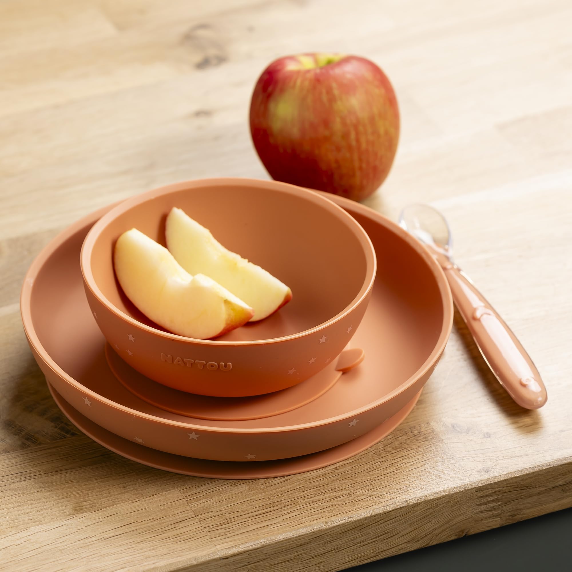 Nattou Vaisselle en Silicone pour Enfants, Set Repas 3 Pièces, 1 Cuillère, 1 Assiette, 1 Bol, Antidérapants, sans BPA, Vegan, Silicone, Motif Terracotta