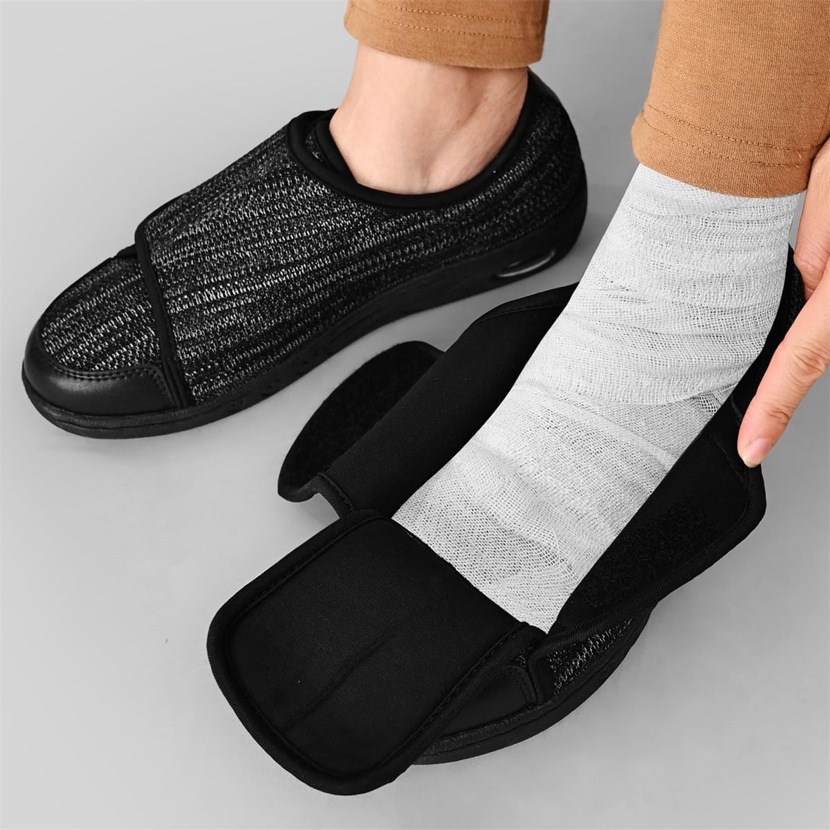 Women's Wide Shoes with Adjustable Lightweight for Diabetic Edema Plantar Fasciitis Bunions Arthritis Swollen Feet Air Cushion Bottom Fattening and Widening Elderly Shoes - Image 2