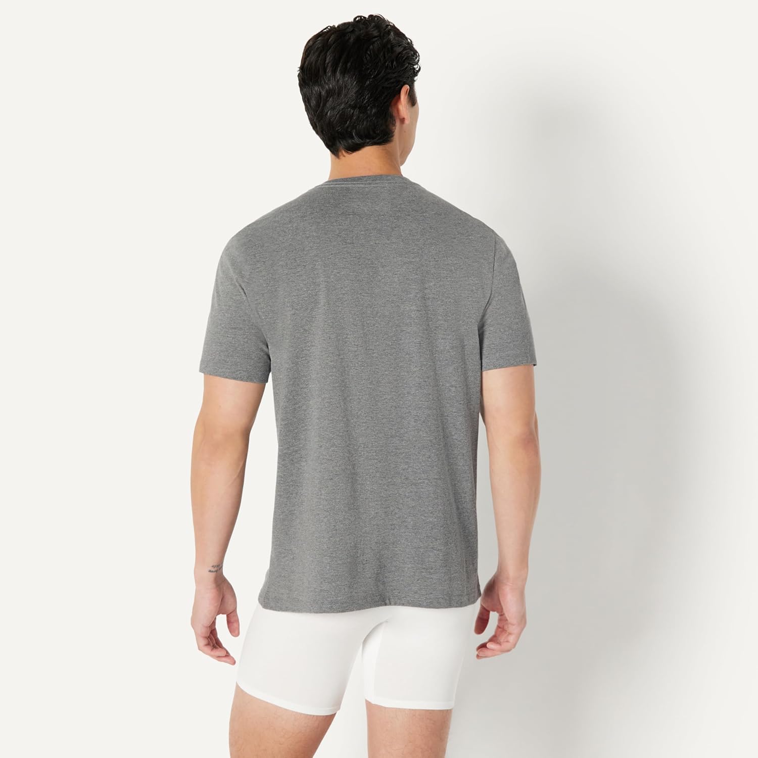 Amazon Essentials Men's Regular-Fit Short-Sleeve V-Neck, Pack of 6 - Image 3