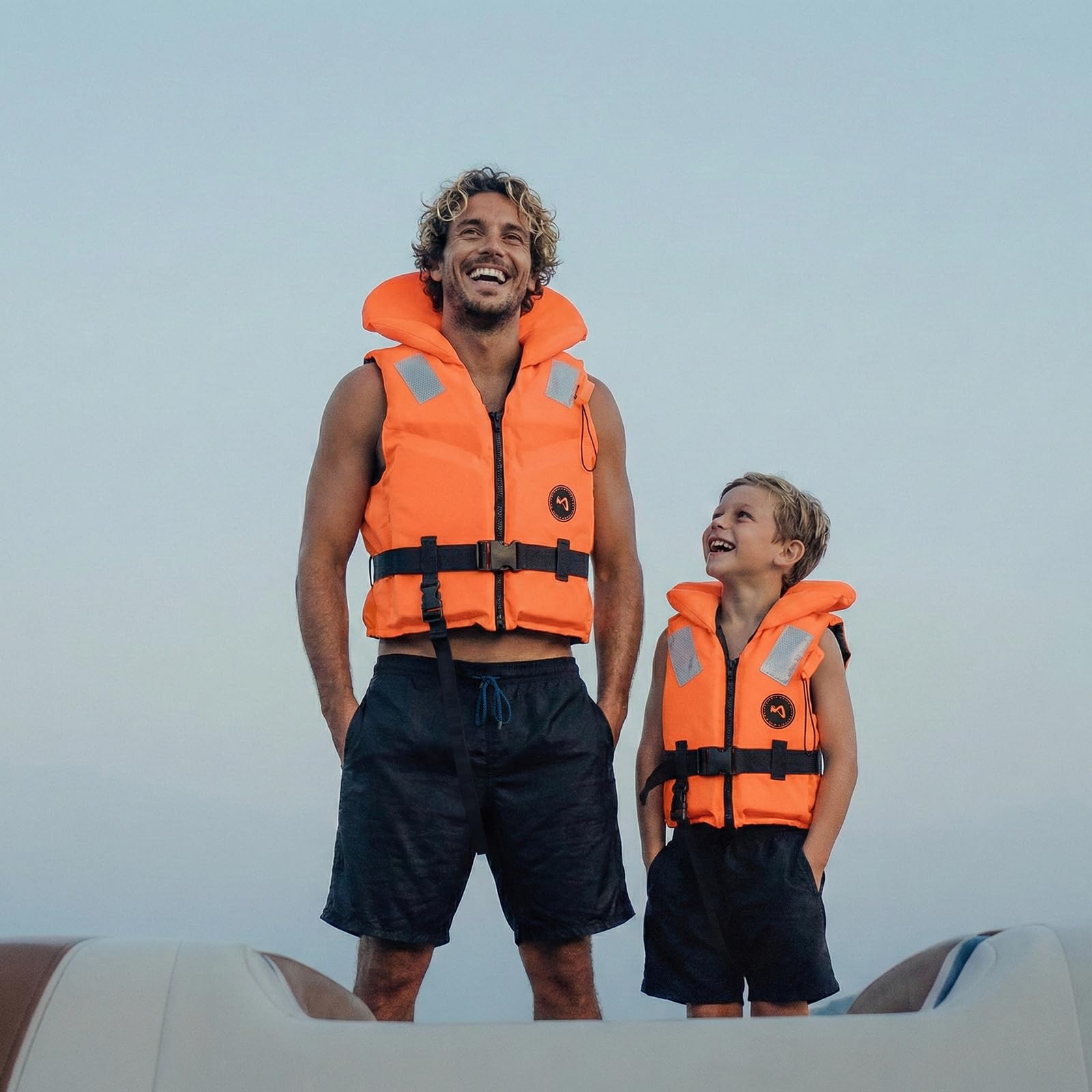 MESLE Rettungsweste 100N ohnmachtsicher nach DIN EN ISO 12402-4 | Schwimmweste für Kinder & Erwachsene 10–120 kg | Signalpfeife, Reflektoren, Drainagelöcher | ideal für Boot, Segeln & Wassersport