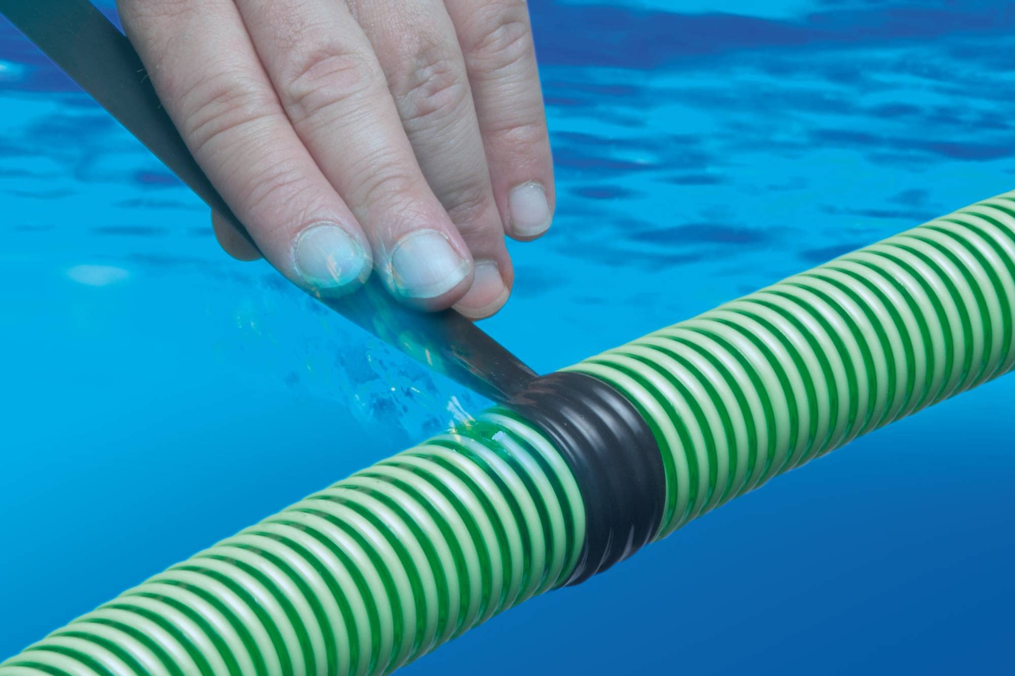 tesa 4600 Xtreme Conditions - Dichtungsband ohne Klebmasse für hermetische Abdichtung - selbstverschweißendes Silikonband - für innen und außen - schwarz - je 3 m x 2,5 cm | 16er Pack