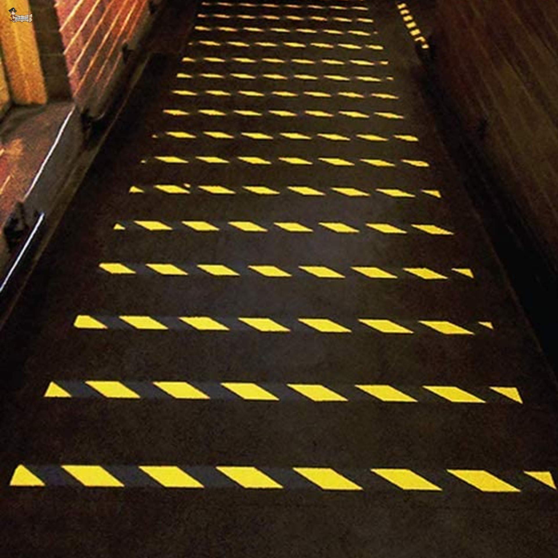 BricoLoco Cinta banda antideslizante adhesiva antiresbalante para escaleras, escalones, suelo, zonas resbaladizas. Amarillo y negro. Ancho 50 mm. Largo 5 mts. (5)