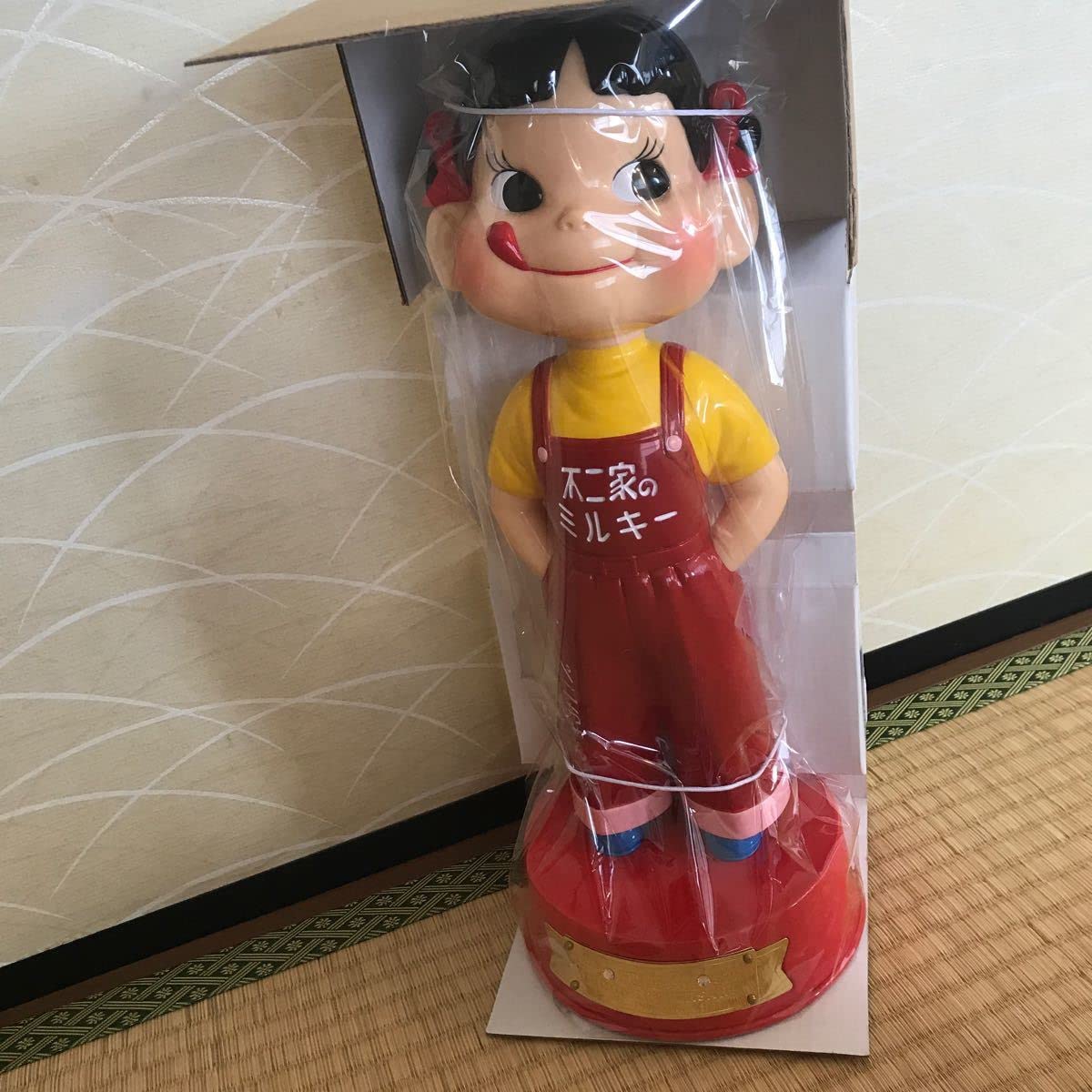 Amazon.co.jp: 不二家 ペコちゃん人形 100周年 創業祭 記念 復刻版 首 