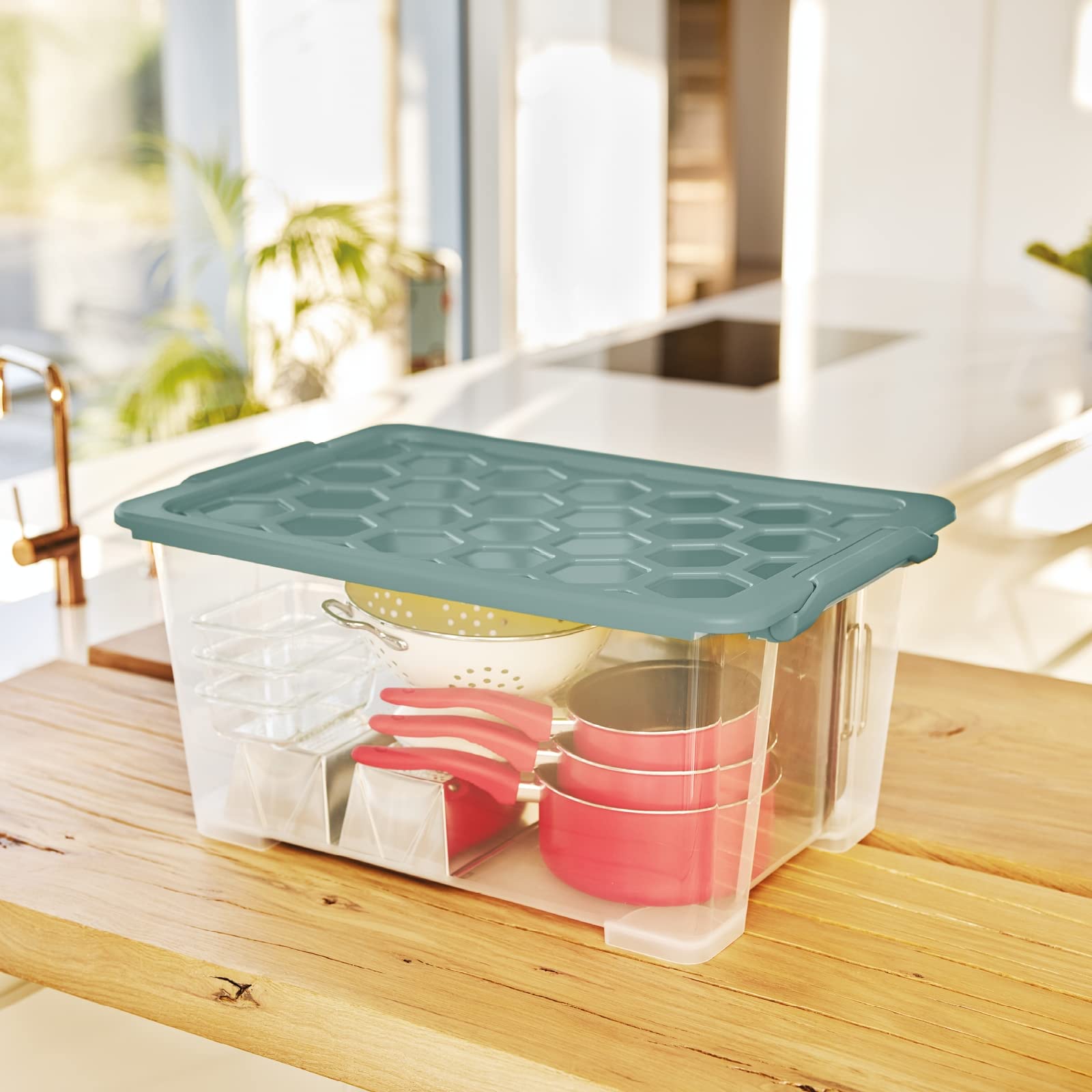 Rotho Evo Safe Keeping 3er-Set Aufbewahrungsboxen mit Deckel 44l | Boxen Aufbewahrung | verschließbar | stapelbar & platzsparend | lebensmittelecht & pflegeleicht | transparent/grün