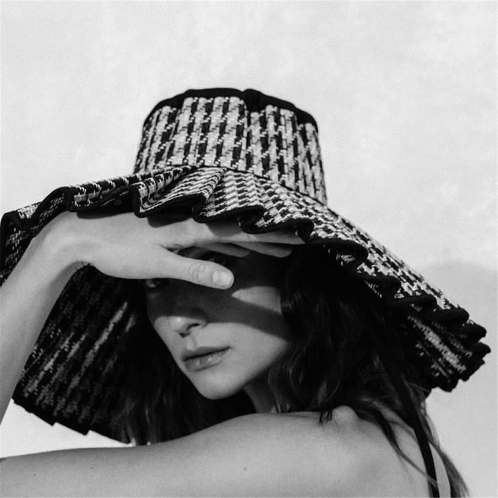 Cappello di Paglia Versatile da Donna: Pieghevole, Facile da trasportare, Protezione Solare, Design con Cinturino Plissettato per Primavera ed Estate