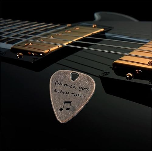 Vista 3 de JUPPE Púas de guitarra grabadas de bronce personalizadas, regalos musicales para guitarrista I'd Pick You Every Time, regalos de cumpleaños