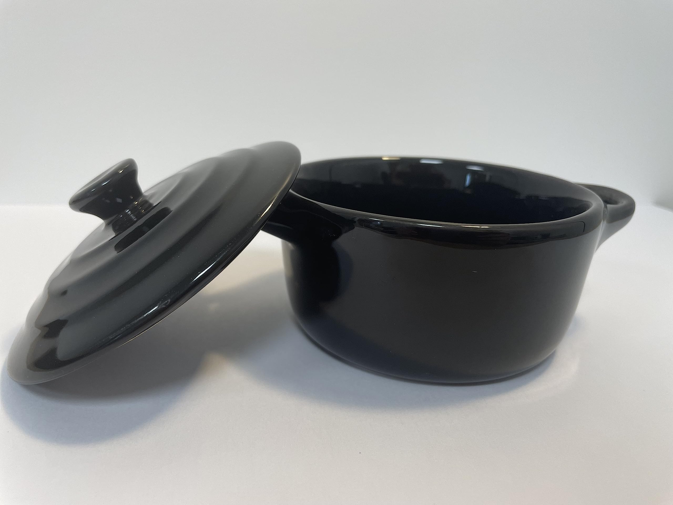 Lot de 6 Mini Cocottes Noires Céramique Double Poignées avec Couvercle 13,5cm x 8cm Contenance Moule 200ml Ramequin Résistant Haute Température Four pour Petits Plats (Noir, Lot de 6)