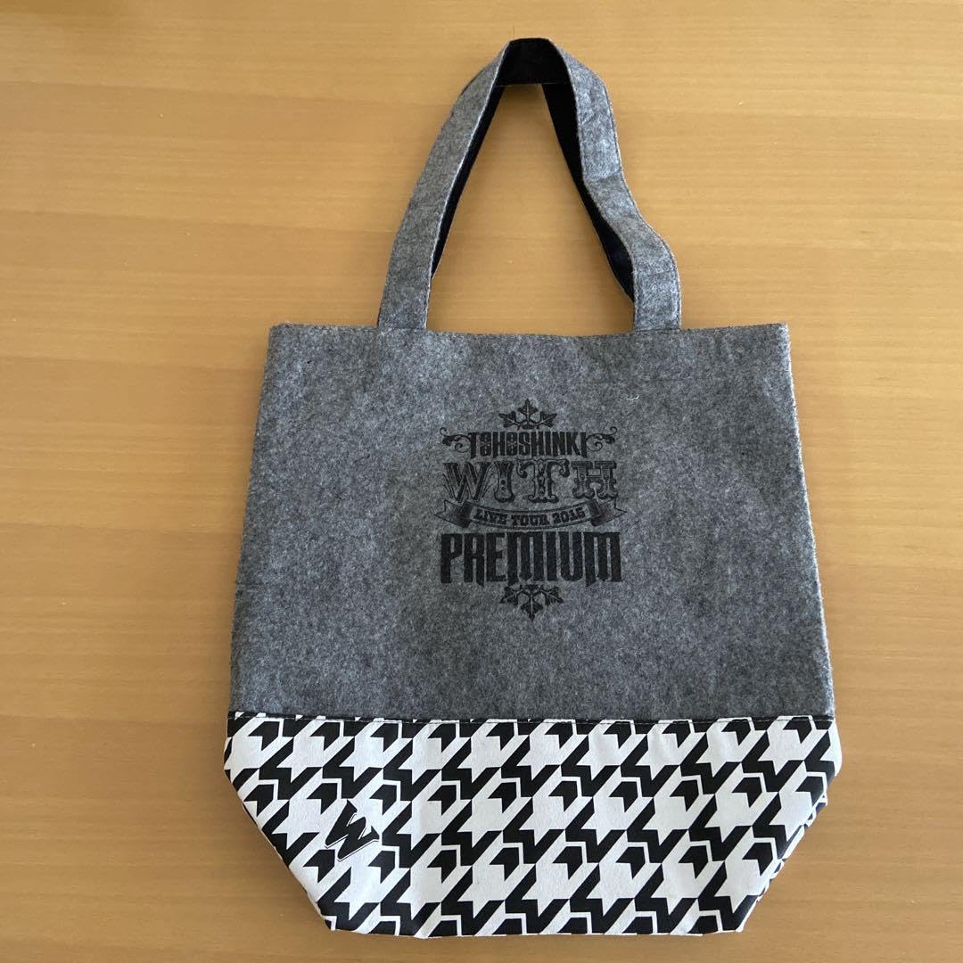 Amazon.co.jp: 東方神起プレミアムシートグッズ バッグ パス