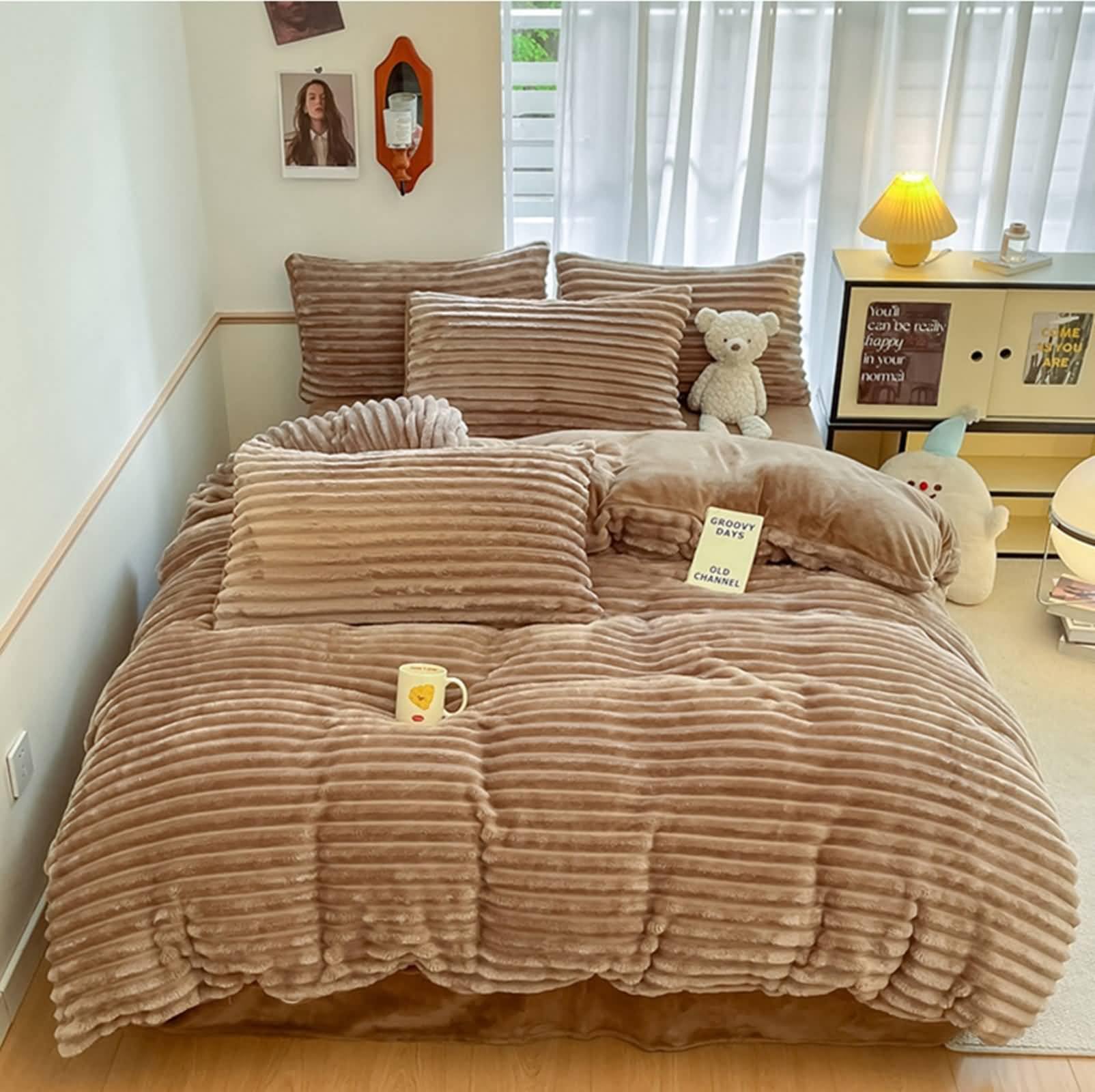 4-częściowy zestaw pościeli, poszwa na kołdrę 200 x 230 cm, prześcieradło z gumką 150 x 200 cm i 2 poszewki na poduszkę, jednokolorowa, mikrofibra, poliester, kawowy