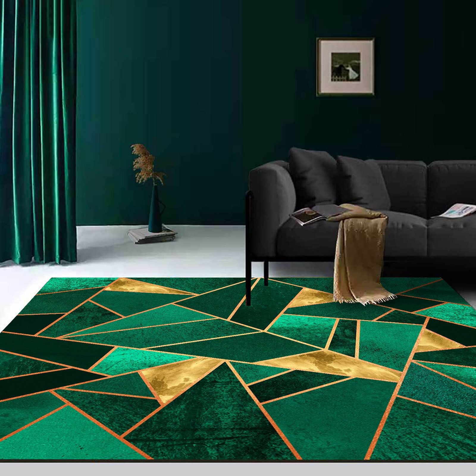 Tapis vert émeraude triangulaire pour égayer une décoration de salon moderne ou de bureau