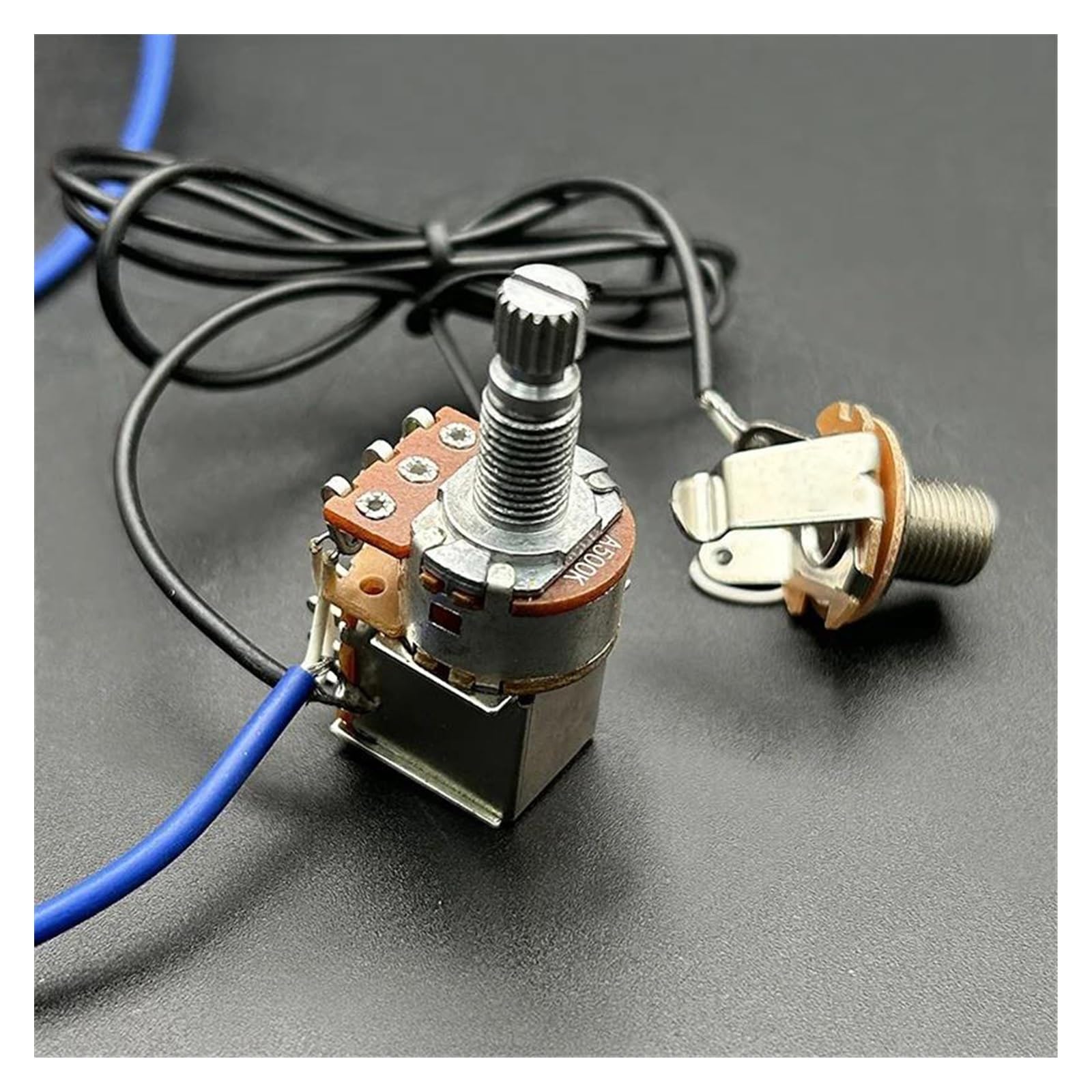 Zestaw Przewodów Do Gitary Elektrycznej Z Metalu 2V2T Gniazdo Potencjometru Przełącznik 3-drożny Do Części Gitary Elektrycznej LP(Yellow)