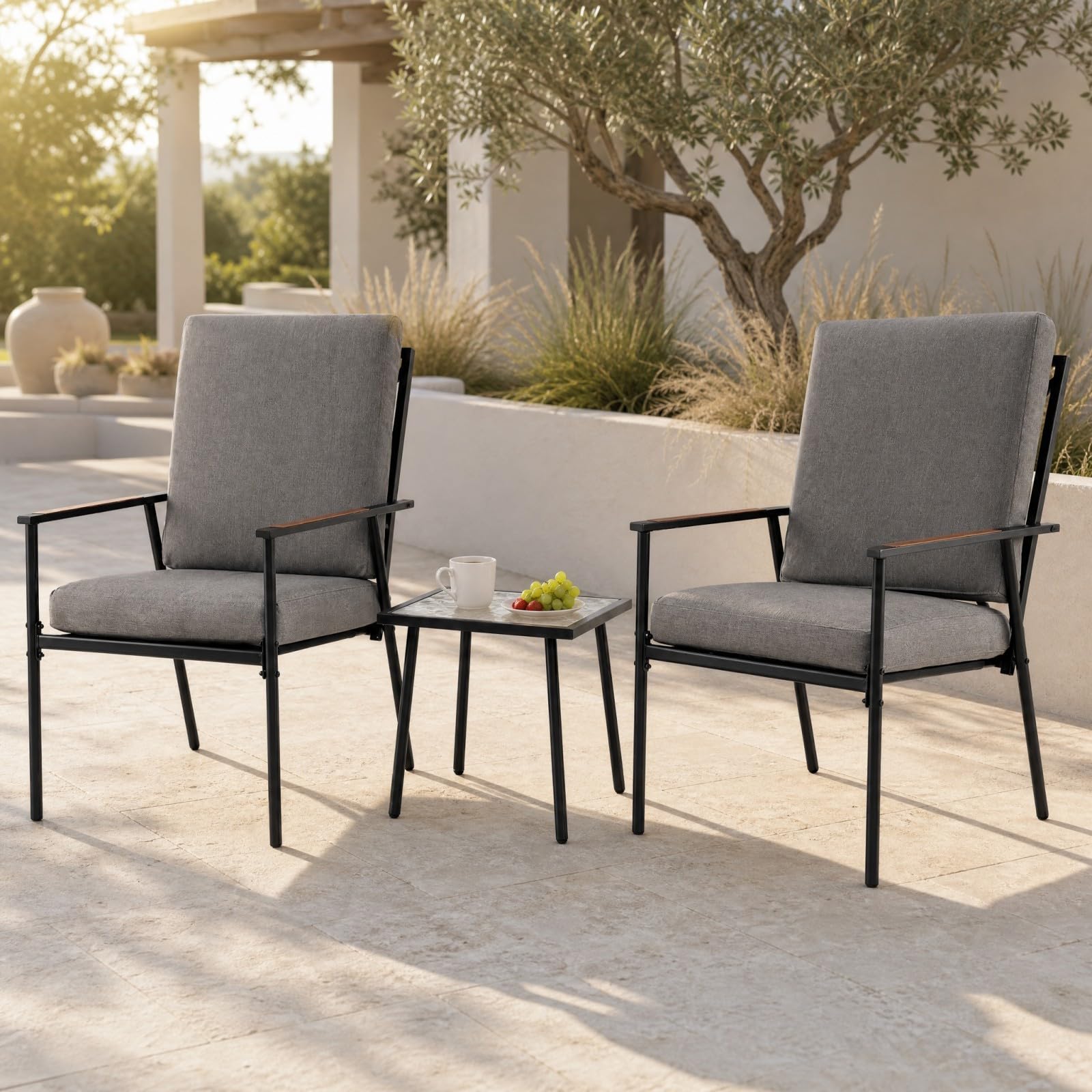 GOPLUS Juego de Muebles de Jardín Exterior de 3 Piezas con 4 Cojines | Conjunto de Conversación de Patio con 2 Sillas, Mesa Auxiliar de Vidrio Templado, Juego de Mesa y Sillas para Terraza Piscina
