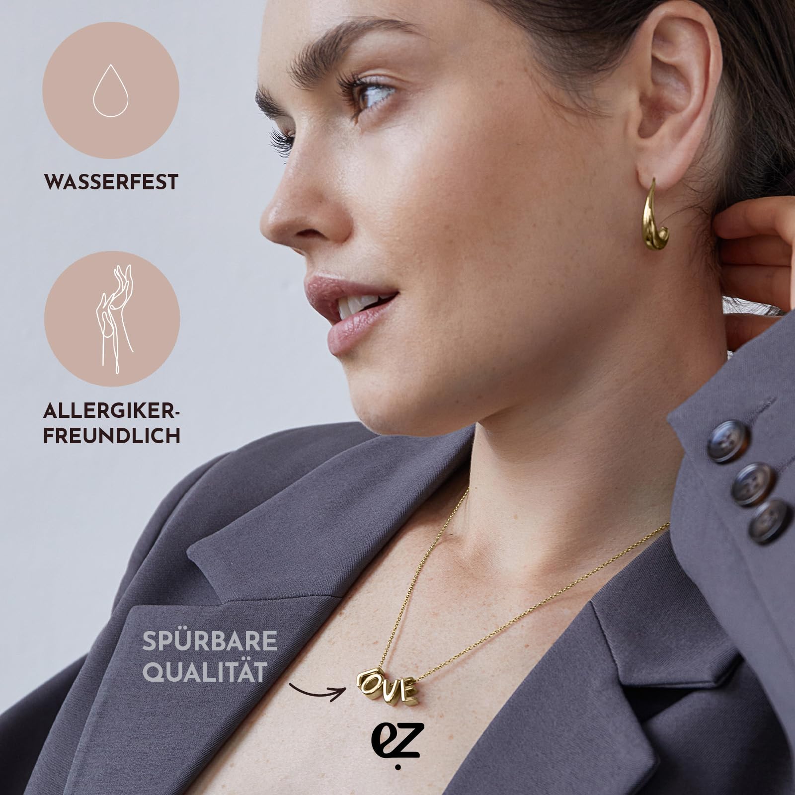 Echtzeit Halskette Love Letters - glänzender Edelstahl - wasserfester & hautfreundlicher Schmuck - verstellbare Kette mit Buchstaben - Geschenk für Damen