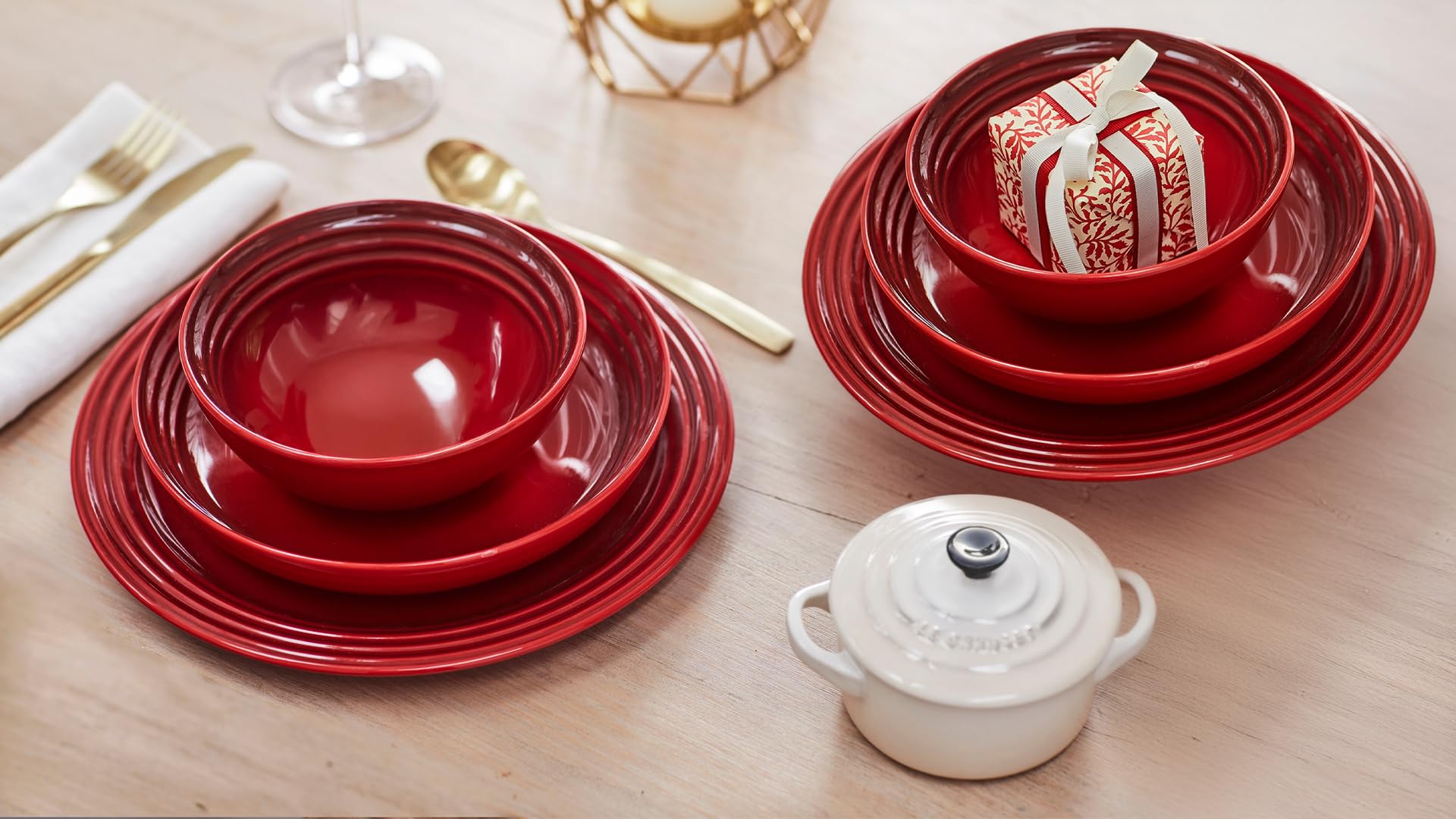 Le Creuset (Set of 6) 2 Dinner Plates, 2 Pasta Bowls, 2 Cereal