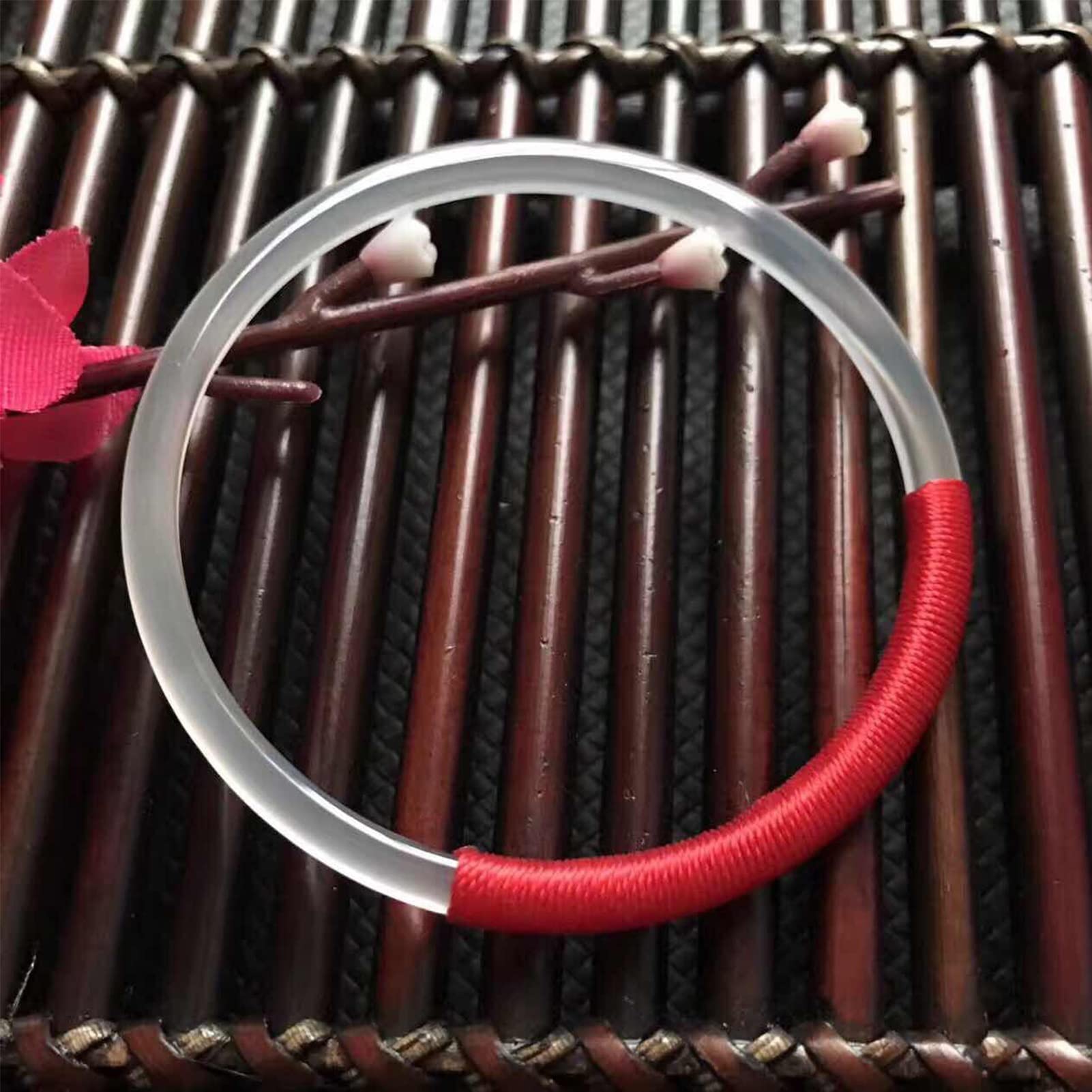 LYFHJD Pulsera de Jade Blanco Natural, Pulsera de Color translúcido, Pulsera de Hilo Rojo Envuelta en ónix Blanco curativo, Regalo de cumpleaños para Damas/Hombres/niñas (Color: Transparente, tamaño: