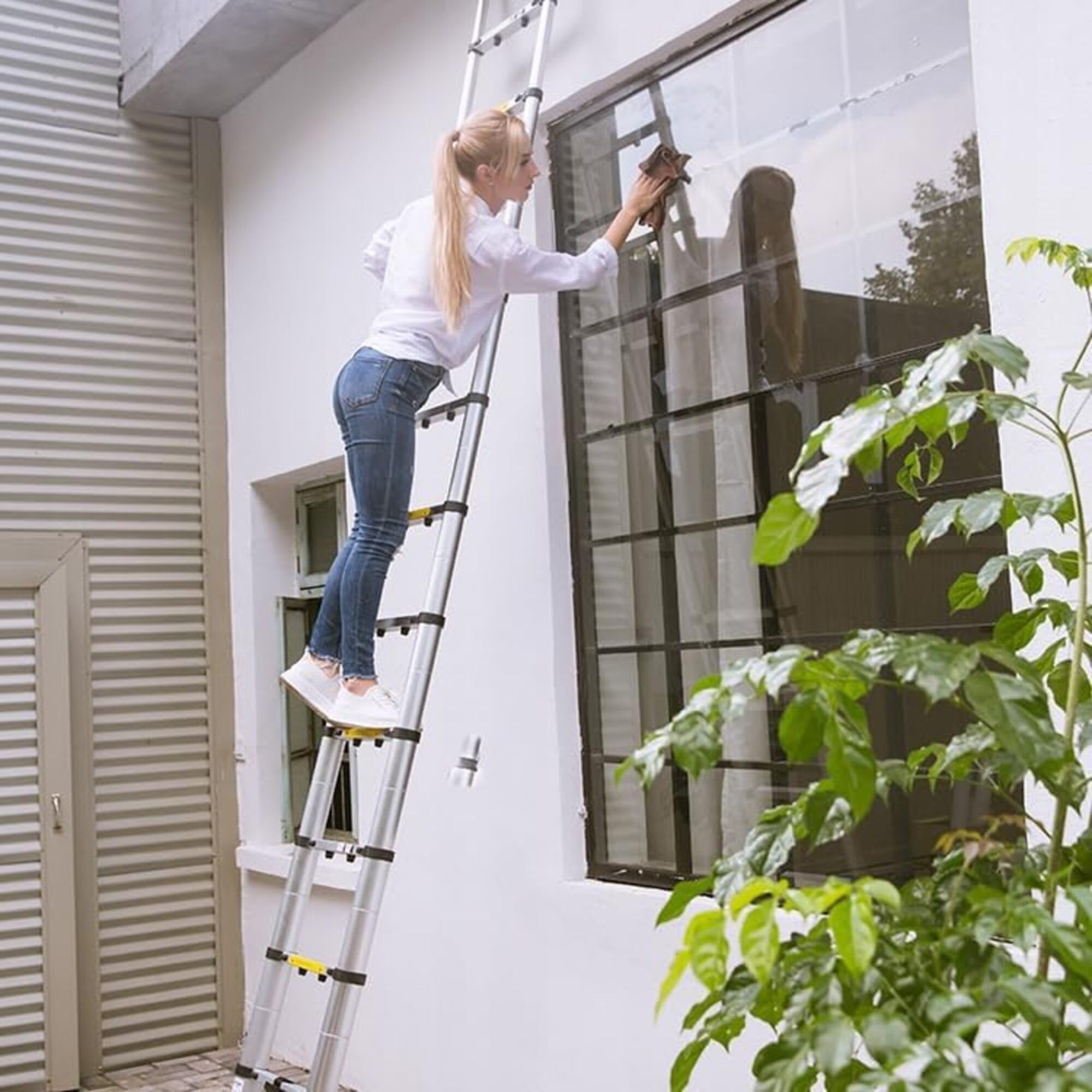 Teleskopleiter Ausziehbar aus Aluminium – 5,8m / 580cm Klappbare Anlegeleiter, rutschfeste Teleskop Leiter, Belastbar & Platzsparend, Höhenverstellbare Leiter für Haushalt & Baustelle 150kg