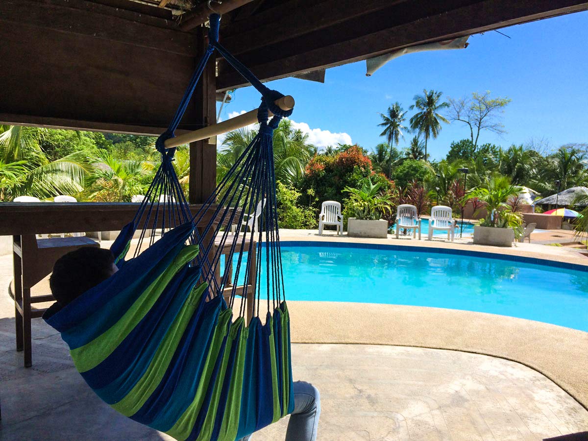 Amaca Universe Premium Quality Brazilian Hanging Chair - Realizzato in un misto di cotone e poliestere per il massimo comfort e durata. Questa amaca può sostenere fino a 113,4 kg