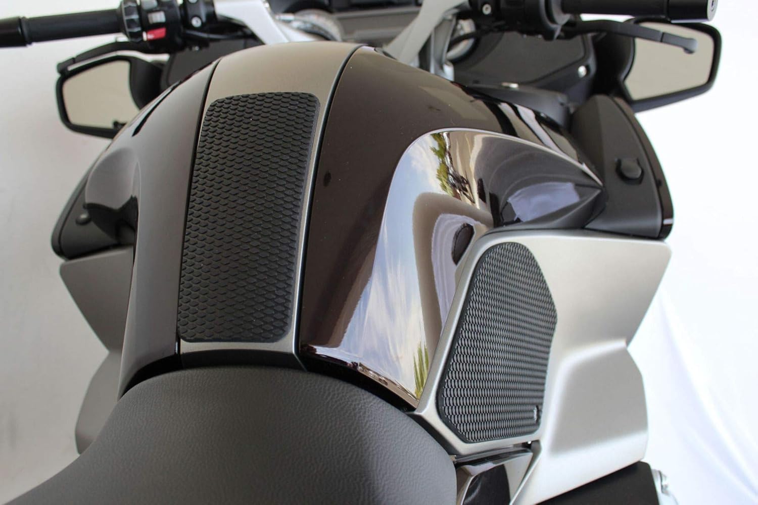 TechSpec Gripster Tank Grips - Compatible with BMW R1200 / 1250 RT (2014 - Current) Includes Custom TP – 62-1012-SS – Snakeskin