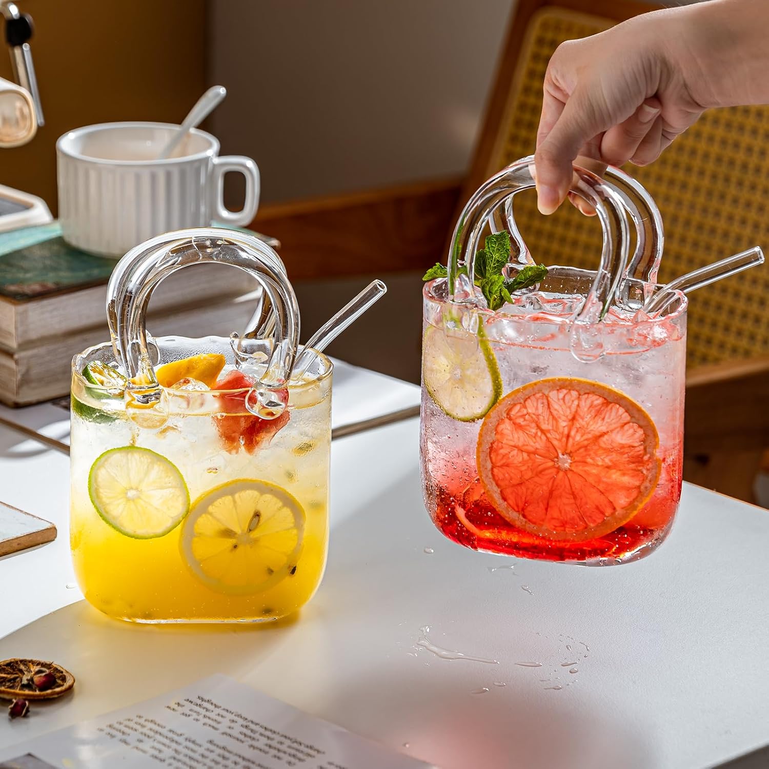 Glass Purse for Drinks Set of 2,24oz Unique Funky Thick Wine Glasses Gifts for Women Party,Fish Bowl Vase,Creative Unique Drinking Glass for Fruit Juice,Tea,Matcha,Coffee,Flowers (Bubbled)