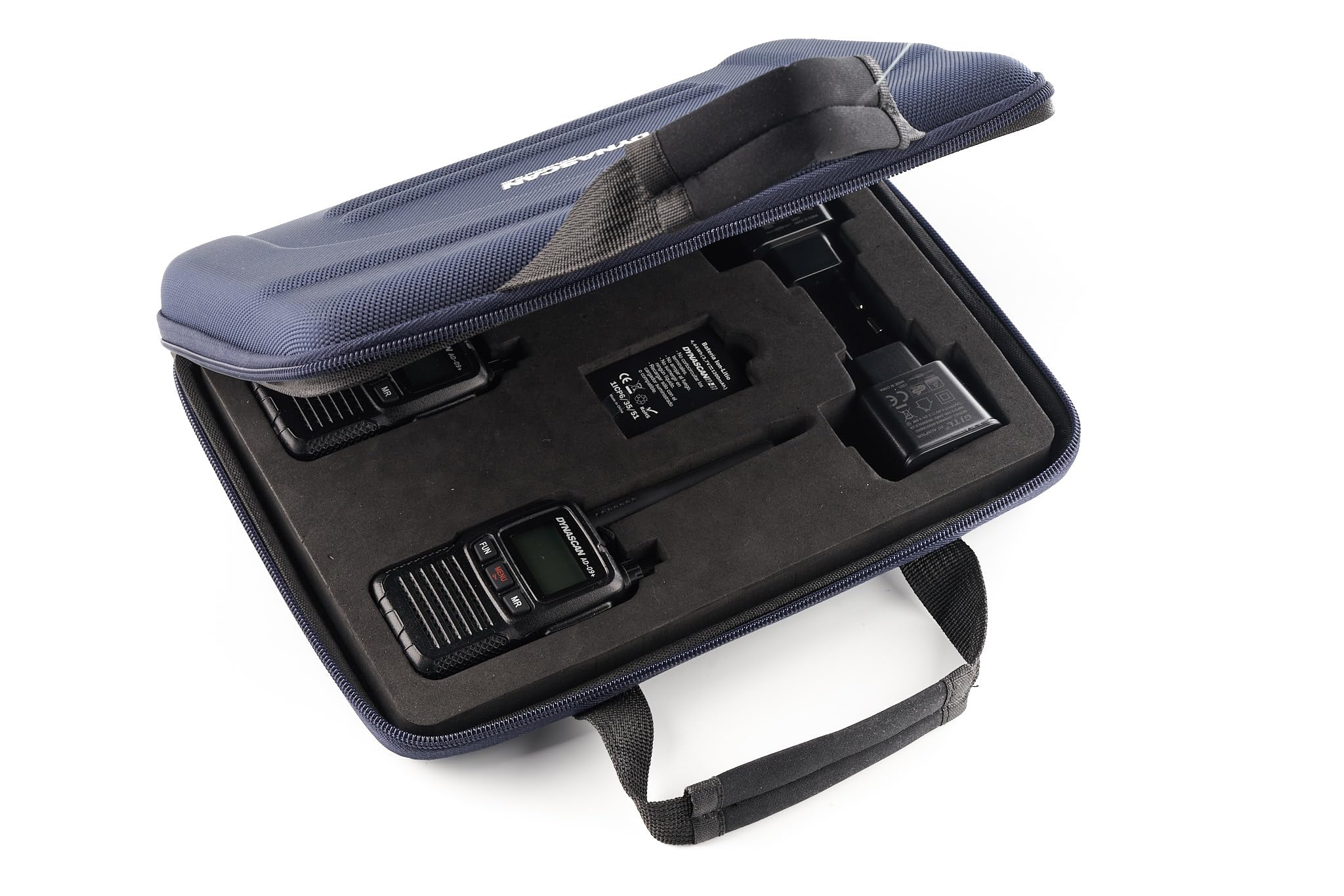 Dynascan AD-09+ Plus Pack de 2 Talkies-Walkies PMR446 avec Mallette Professionnelle – Ultra-Compact, Châssis Aluminium, 16 Canaux, Recharge USB, Oreillettes Incluses