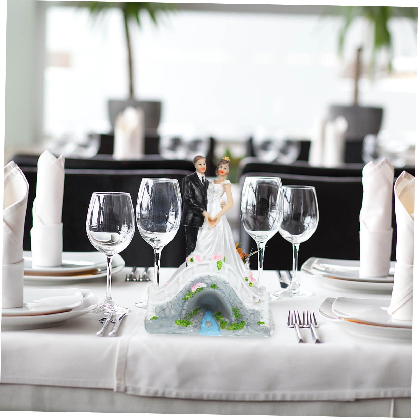 VICASKY 4 Stück Elegante Hochzeitskuchen Dekoration Brautpaar Figur aus Langlebigem Resin Gestaltet für Hochzeitstorten Vielseitiger Cake Topper für Romantische Feierlichkeiten und