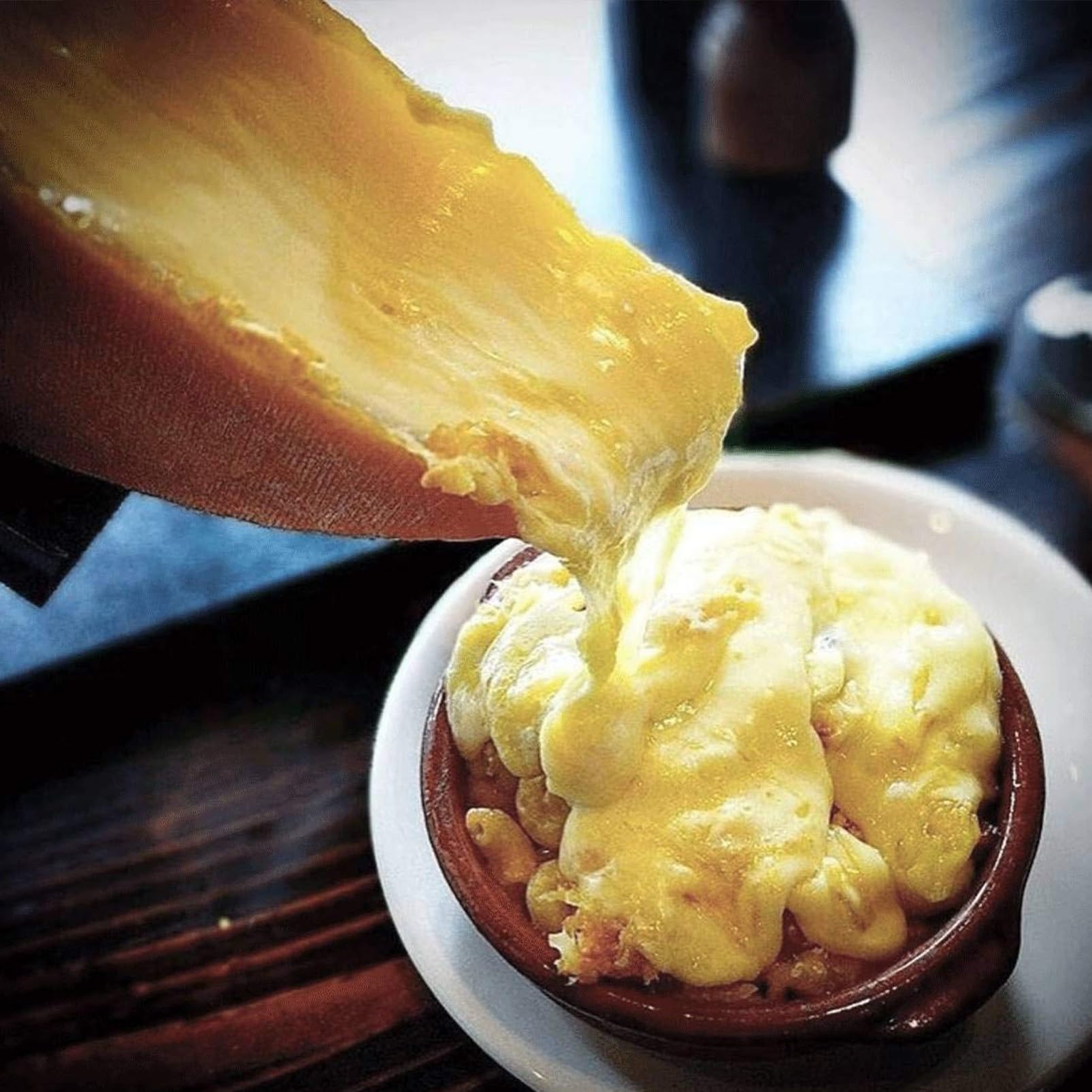 Kommerzieller 650-W-Raclette-Käseschmelzer – Edelstahl-Halbrad-Käseheizer mit einstellbarem Winkel for Schweizer Raclette, Nachos und Catering-Events