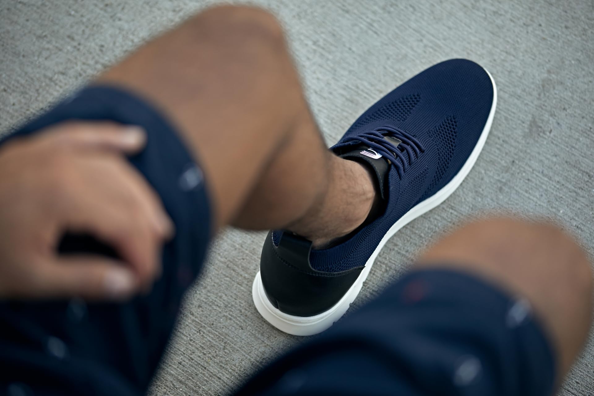 CALTO Zapatos de elevación invisibles para hombre con aumento de altura, ultraligeros, con cordones, de punto, deportivos, 6,1 cm más altos