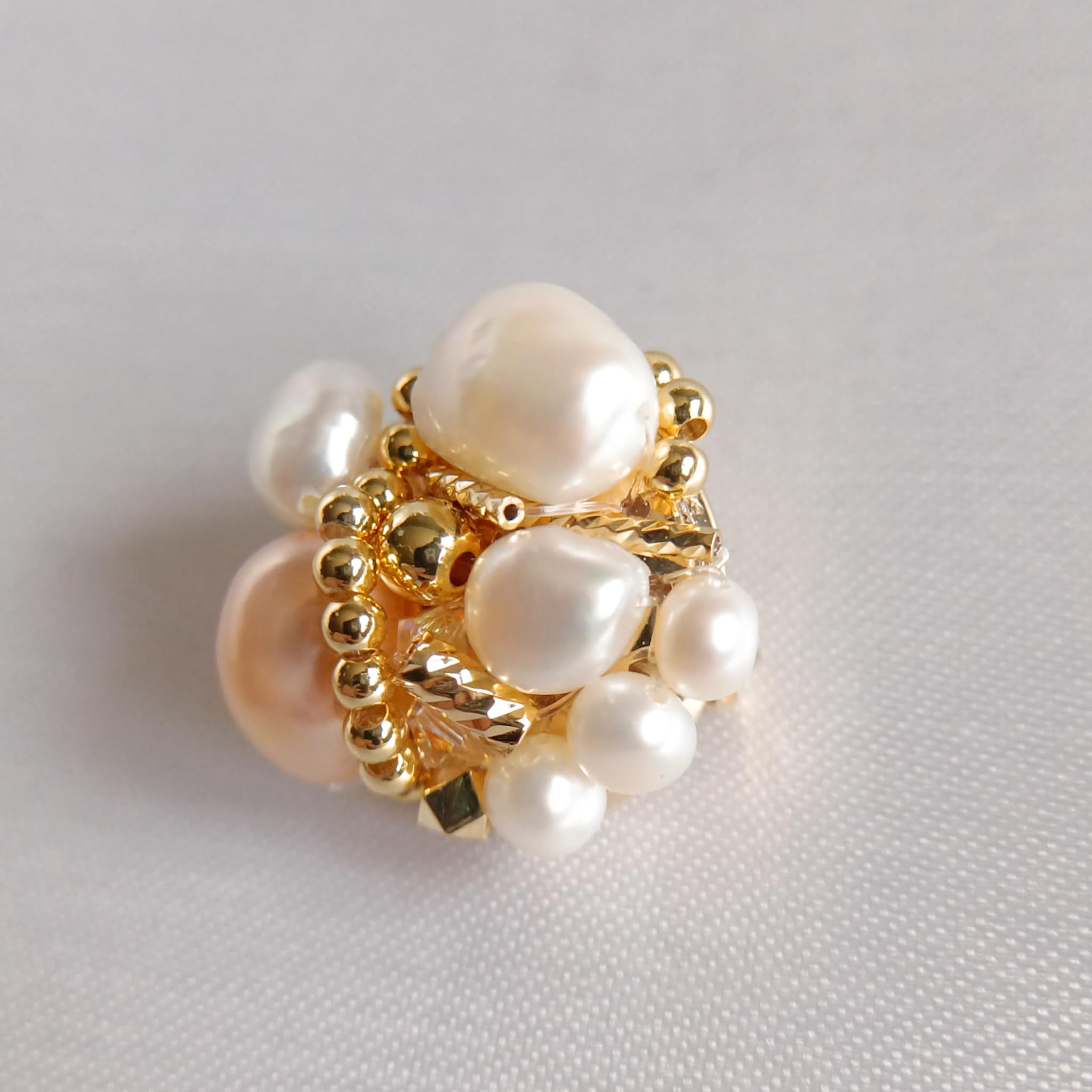 Broche Artisanale en Perles Baroques Authentiques - Élégance Naturelle et Luxe - Broche originale cadeau