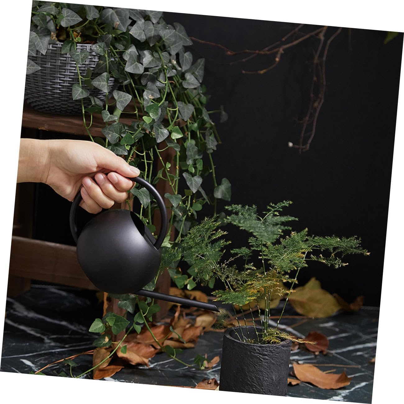 Edelstahl Gießkanne 1000 Ml mit Langem Ausguss Matte Schwarze Gartengießkanne Präzises Spritzfreies Gießen Großer Einfüllöffnung für Garten und Zimmerpflanzen