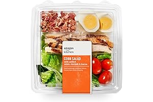 Cobb Salad with Chicken and Bacon, a Flavorful Lunch Option