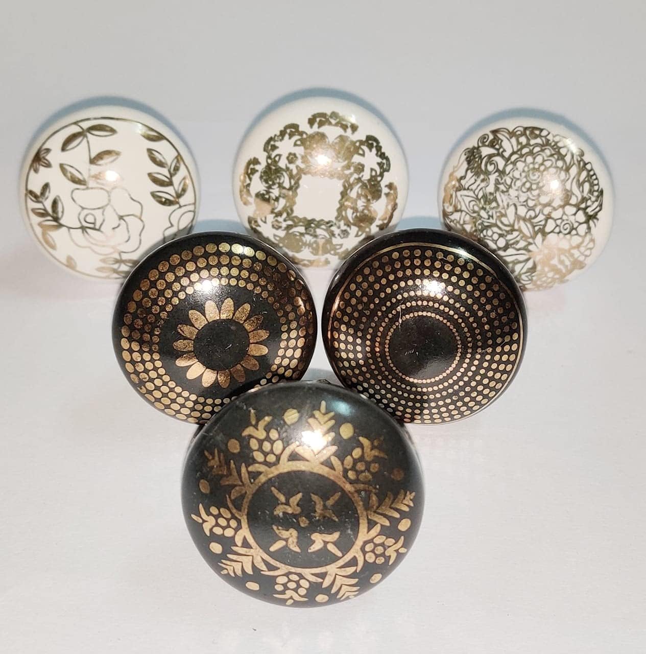ATCUSA Set of 6 (3+3) White & Black Ceramic Knobs with Golden leafing Work – Decorative Pulls for Drawers, Cabinets, Dressers – Handmade Ornamental Drawer Handles Vintage Designer Gift