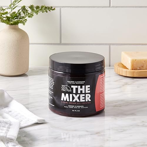 Miniatura 9 de The Curl Factor presenta The Mixer, un cóctel de gel todo en uno de 16 onzas, ligero, para rizos que te dará rizos suaves, brillantes y hinchables