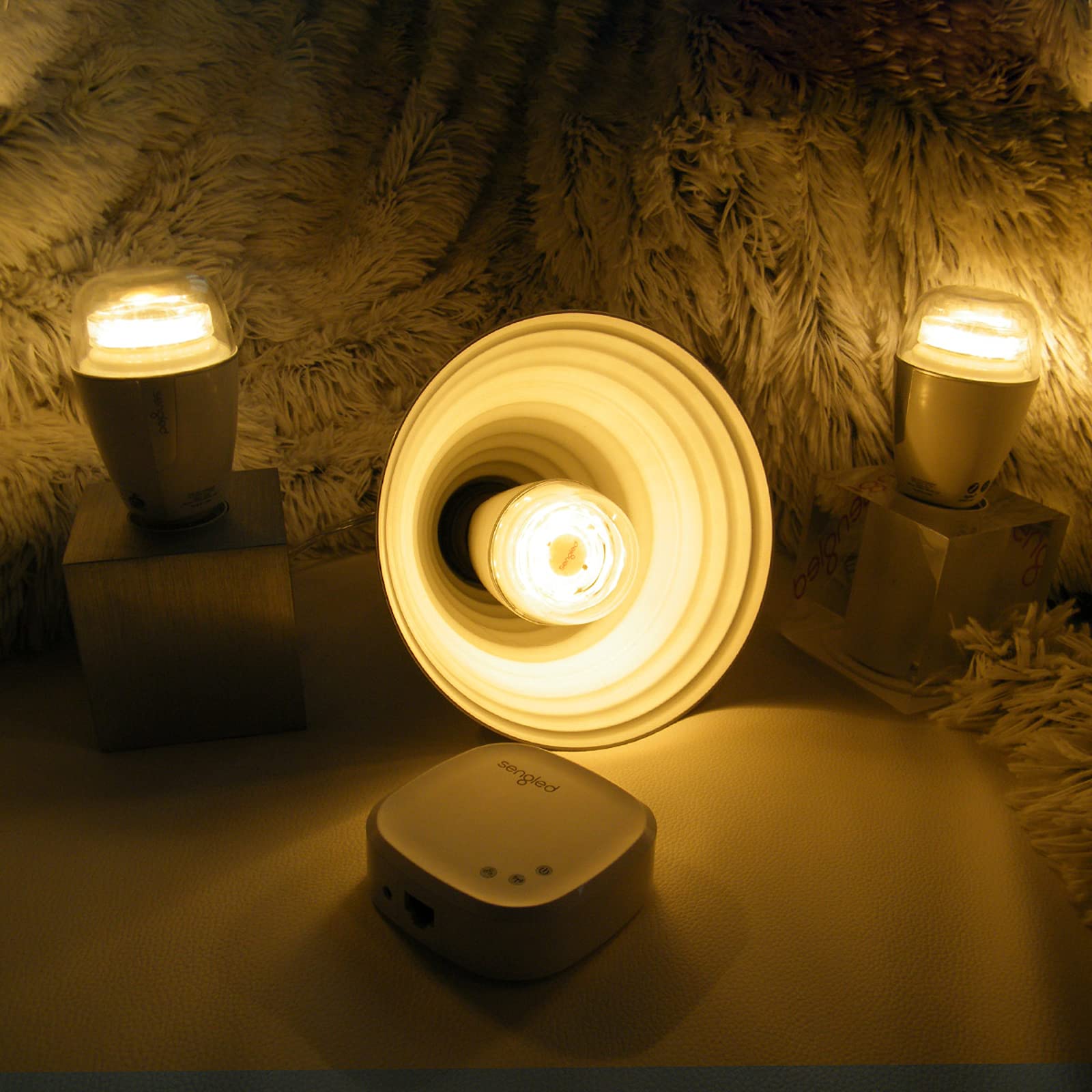 Sengled Element Plus, Kit de démarrage 2 ampoules LED connectées, 9,8 W eq 60W, Variation température de couleur blanc chaud (2700K) à blanc froid (6500K), culot E27 + 1 pont - Fonctionne avec Alexa