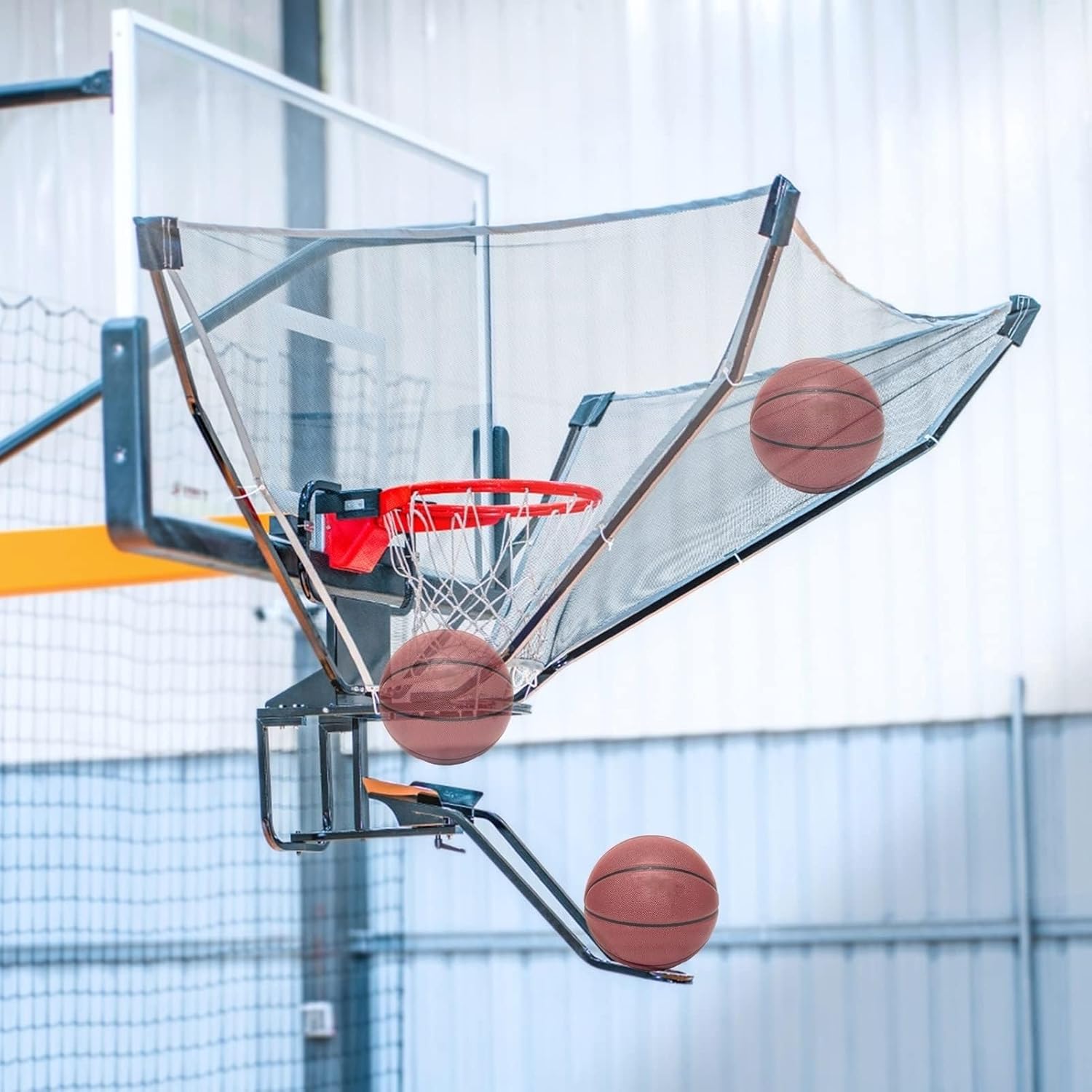 Basketballtrainer Basketball Shot Returner Aluminum Alloy ， Return Attachment for Hoop Indoor Outdoor Ball with Rotating Chute