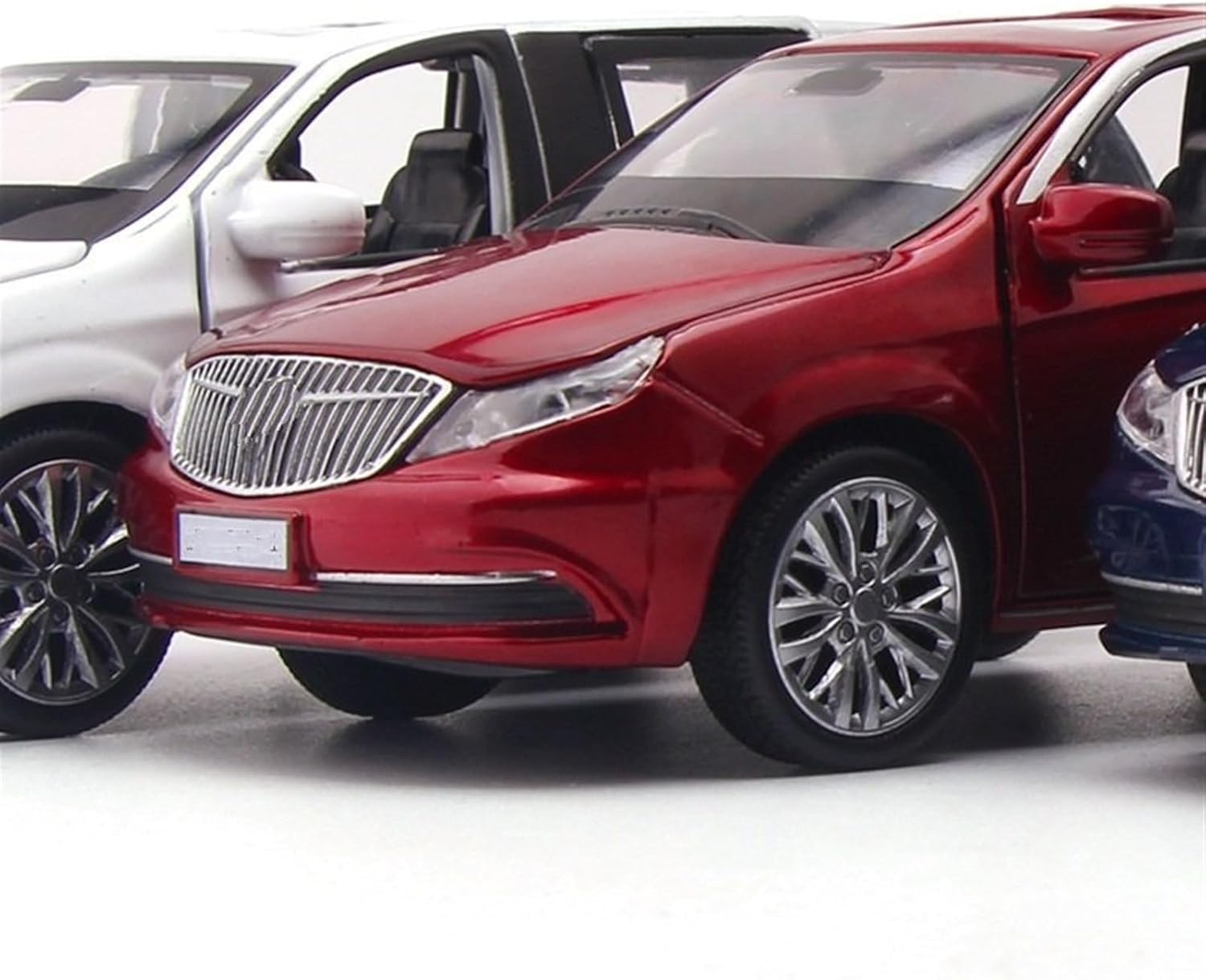 1:32 Business Car Alloy Car Model - White MPV Commercial Vehicle Colourful Box Packing(GL8 Black)