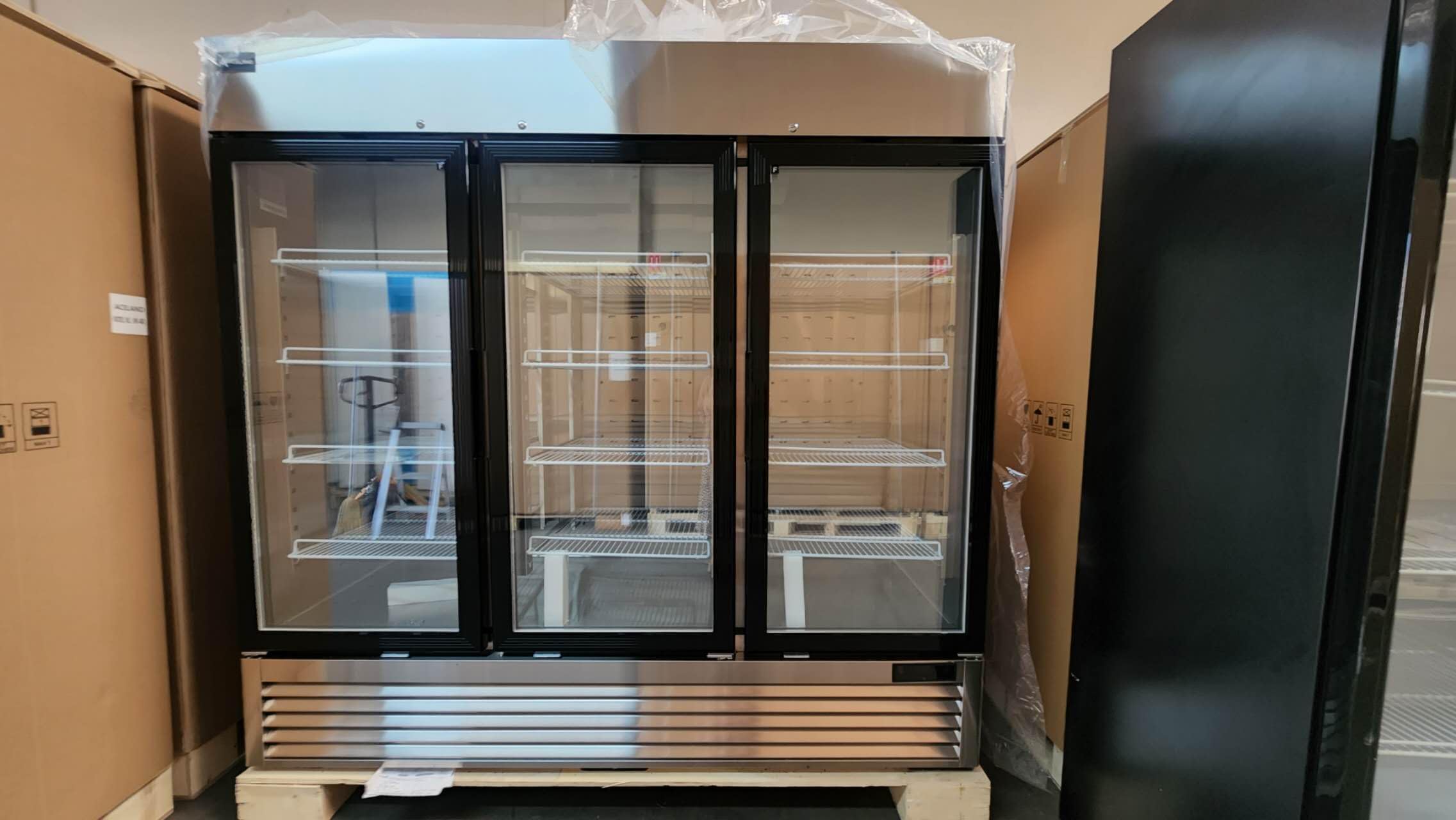 Aceland Etl Certified 82" Three Swing Door Merchandiser Freezer 69 Cu.Ft on Fridge.com - View 5