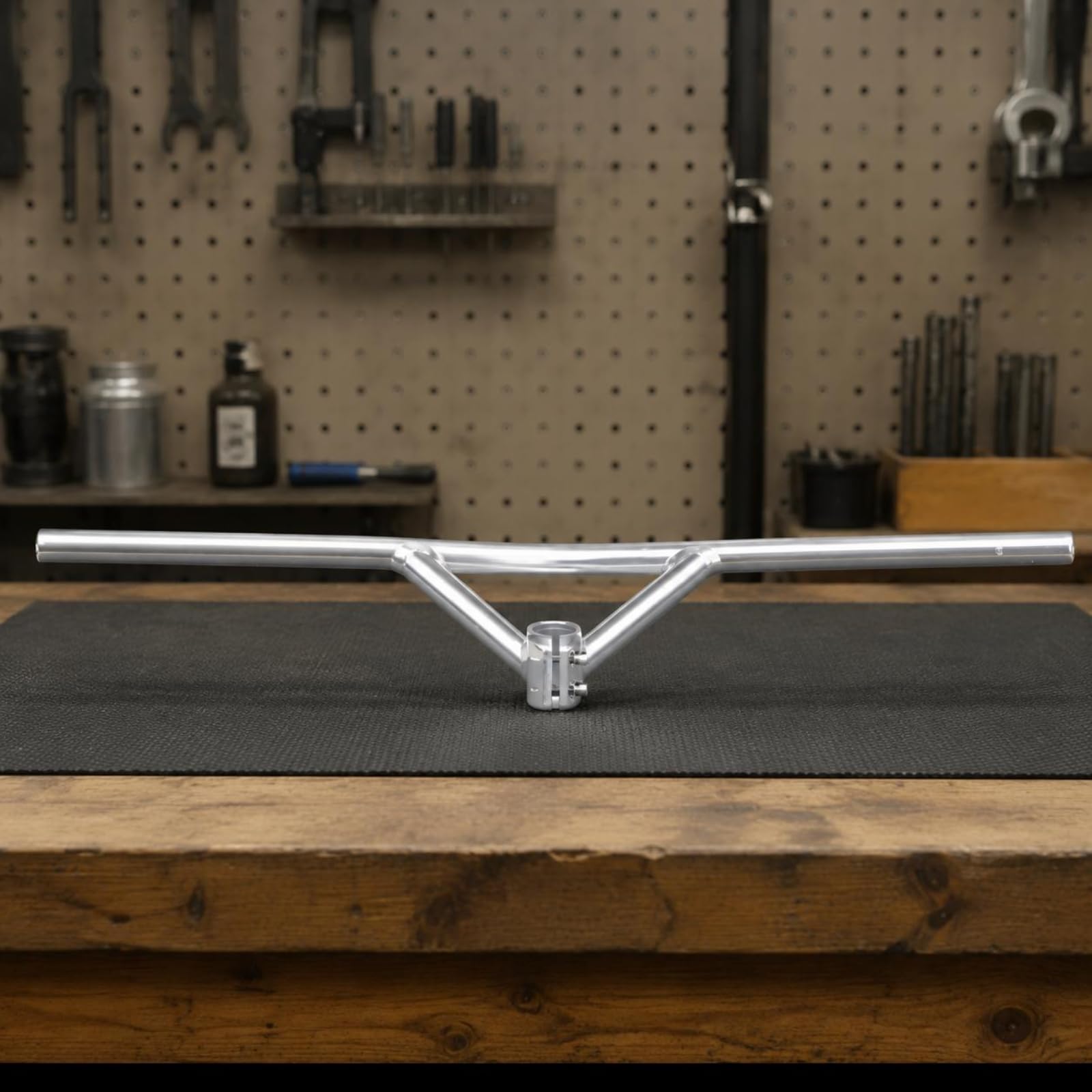 Guidon de Vélo Alliage Aluminium pour Vélo Structure Y Polie Maniement Équilibré Prise Confortable Adapté aux Trajets Quotidiens Promenades Urbaines, Noir, Guidon + Sac Triangulaire