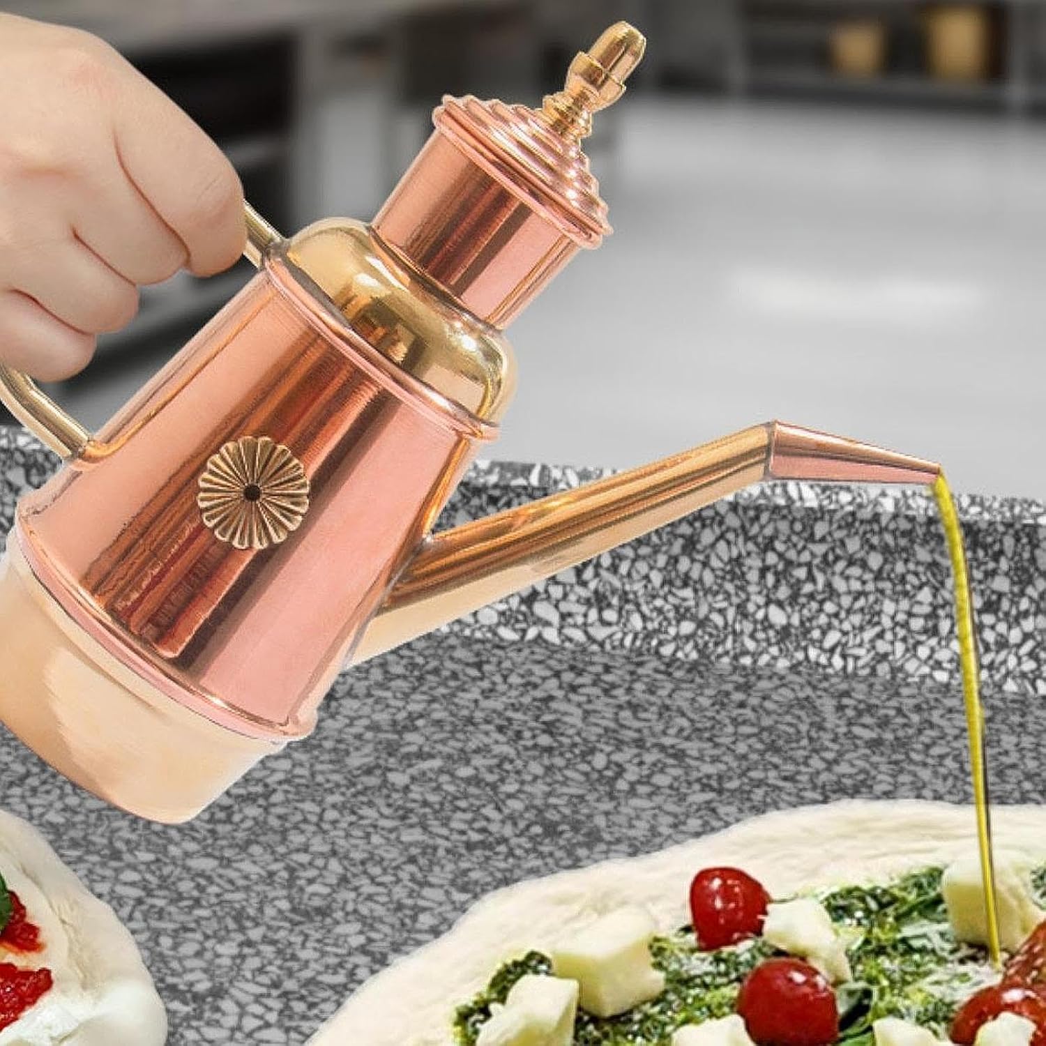 Fenteer Copper Oil Dispenser Olive Oil Bottle 450ml Handmade Turkish Olive Oil Dispenser Pizza Oil Cruet Oil Cruet for Buffets Hotels
