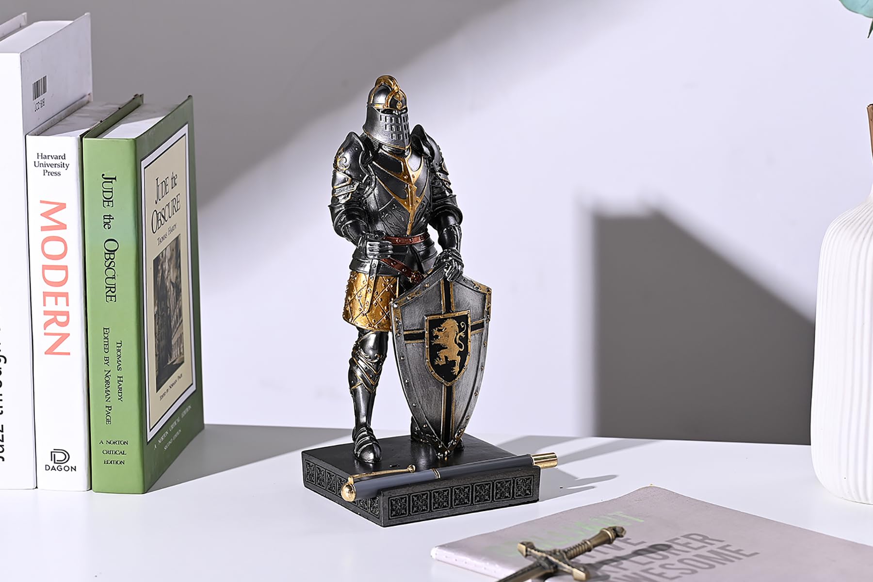 Adorno de guardia del rey para escritorio, accesorios de escritorio, soporte para bolígrafos, pisapapeles para oficina y hogar (hierro)