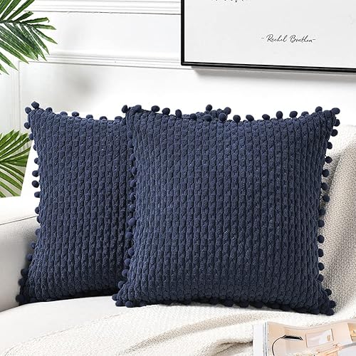 Fancy Homi Juego de 2 fundas de almohada decorativas de color azul marino de 18 x 18 pulgadas con pompones para sofá, dormitorio, sala de estar,