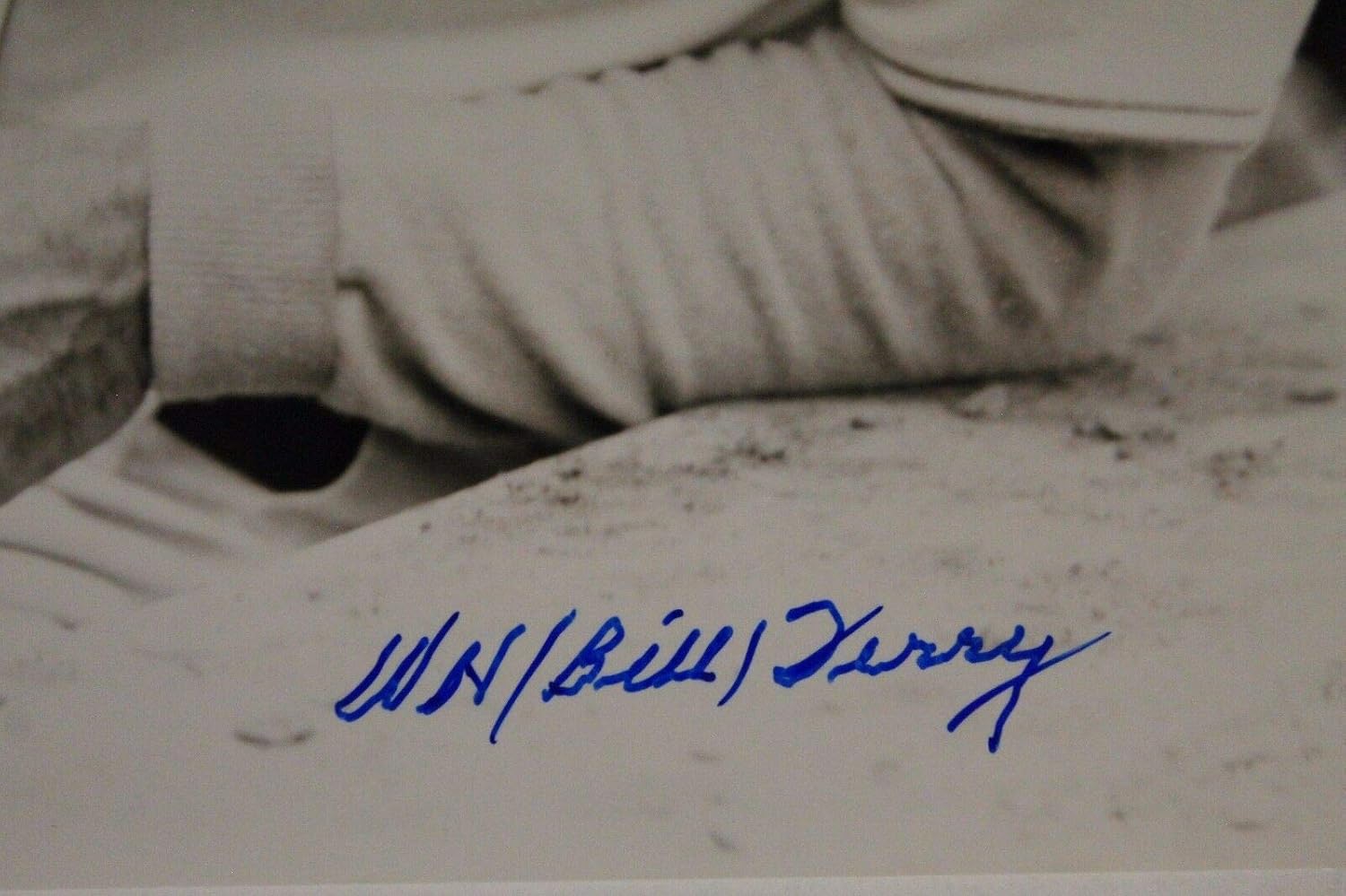 Bill Terry (d.89) HOF NY Giants #3 Autograped 8x10 Signed Vintage Photo JSA 17A