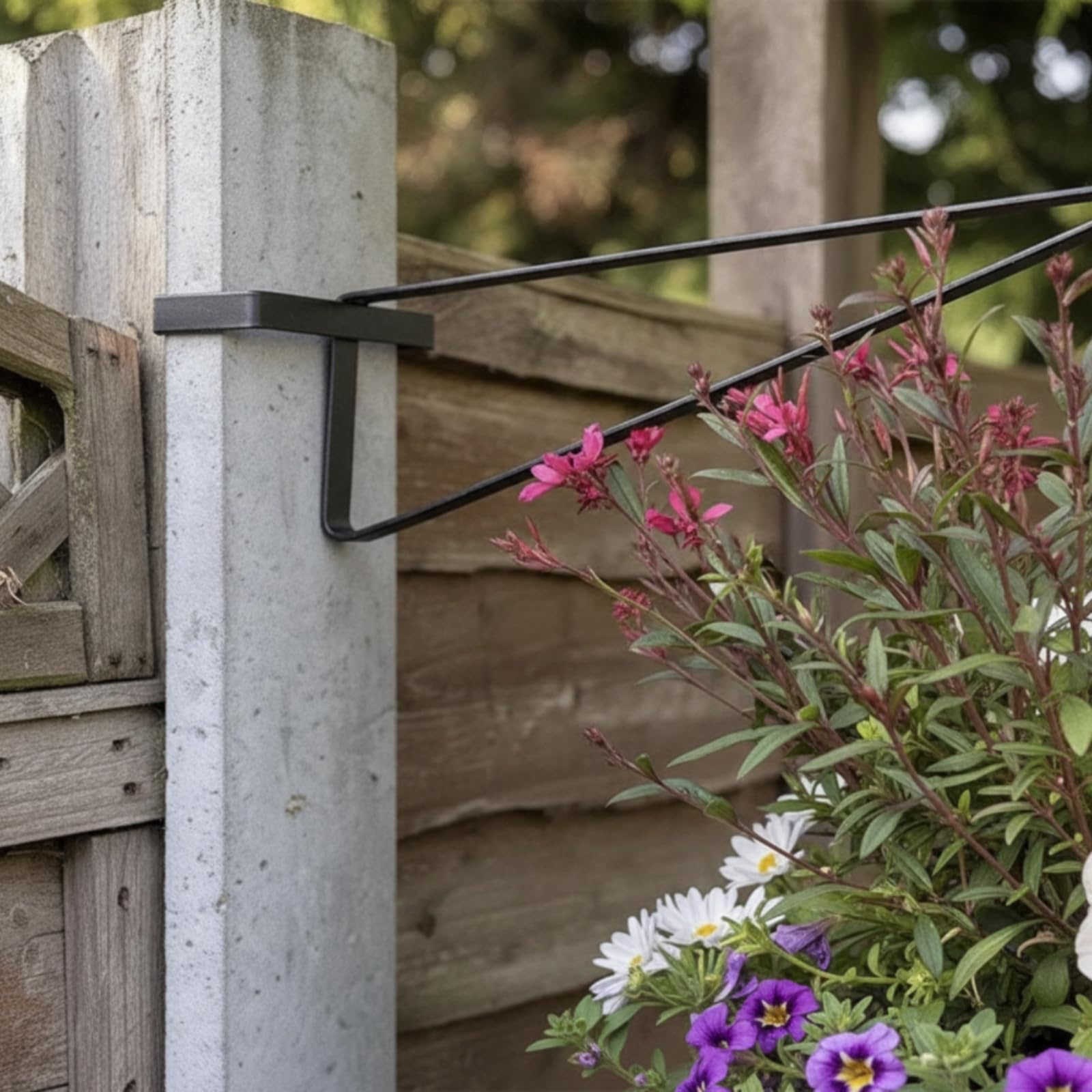 Fence Basket Hanger Crochet de Clôture Support Potence Équerre Montage Glissé sur Poteau sans Perçage pour Plantes Suspendues Adapté aux Clôtures Béton